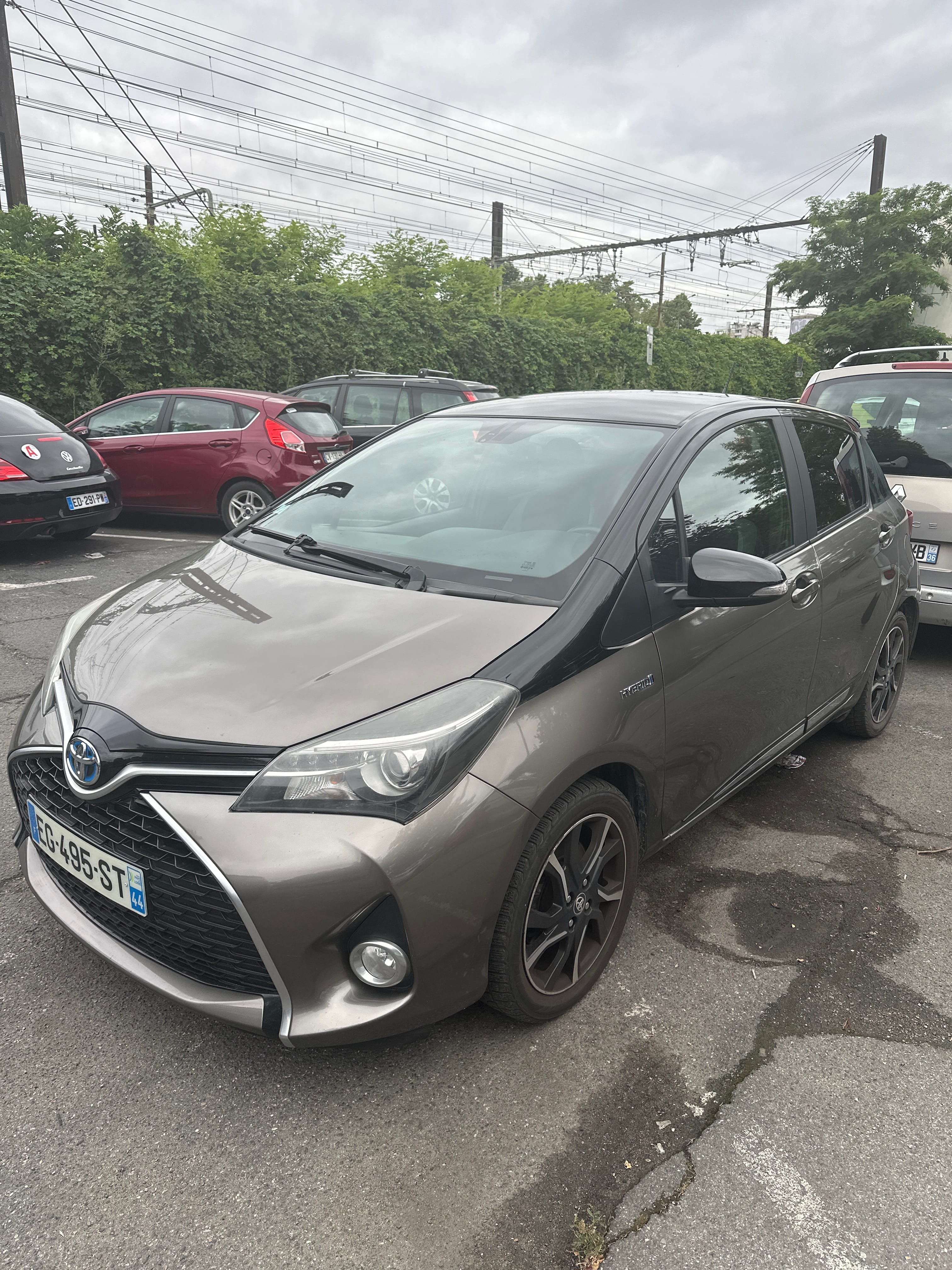 Toyota Yaris Hybride, 2016, Essence 95 / Électrique (hybride), automatique