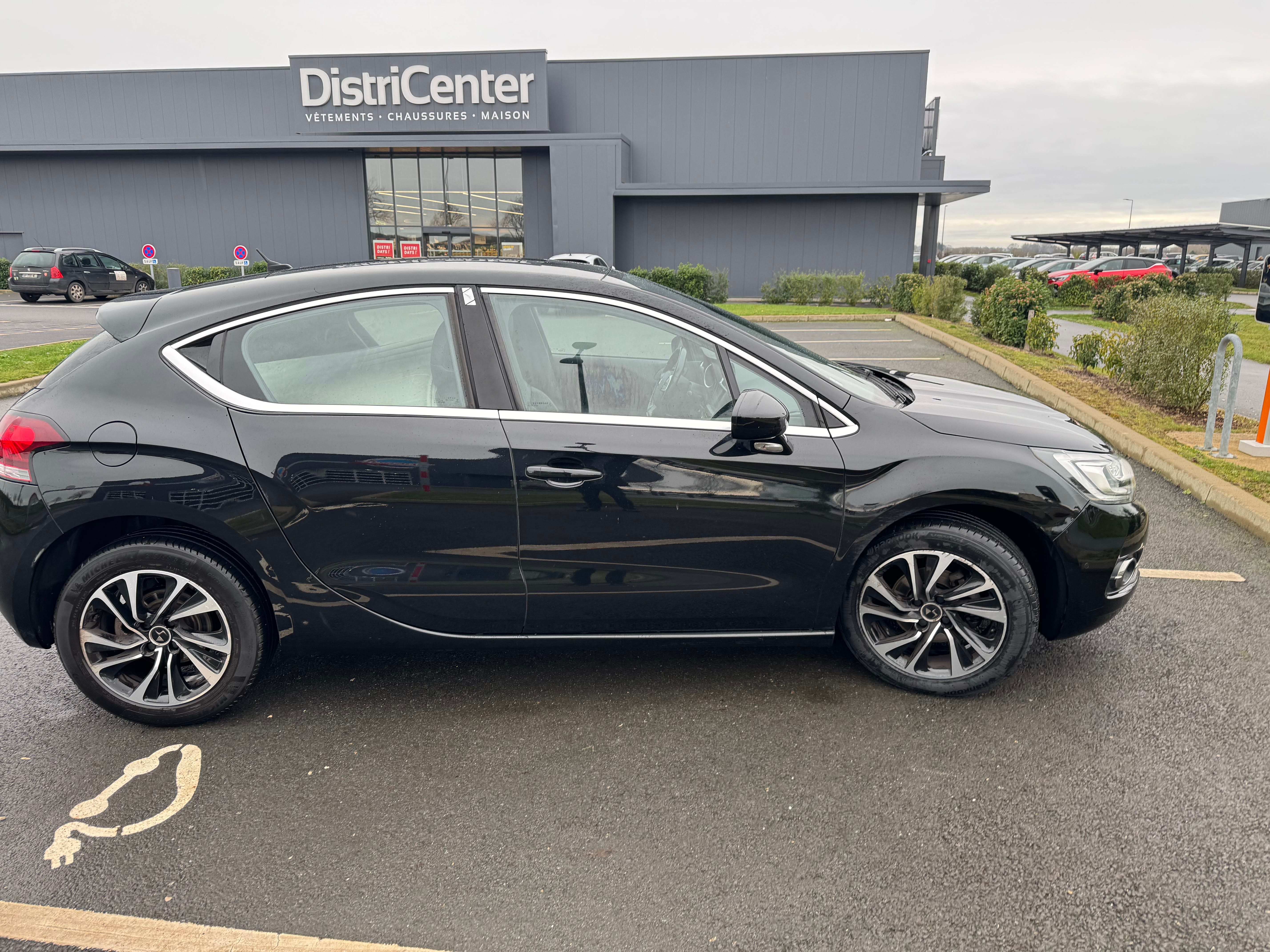 DS 4 1.2 puretech avec Apple CarPlay