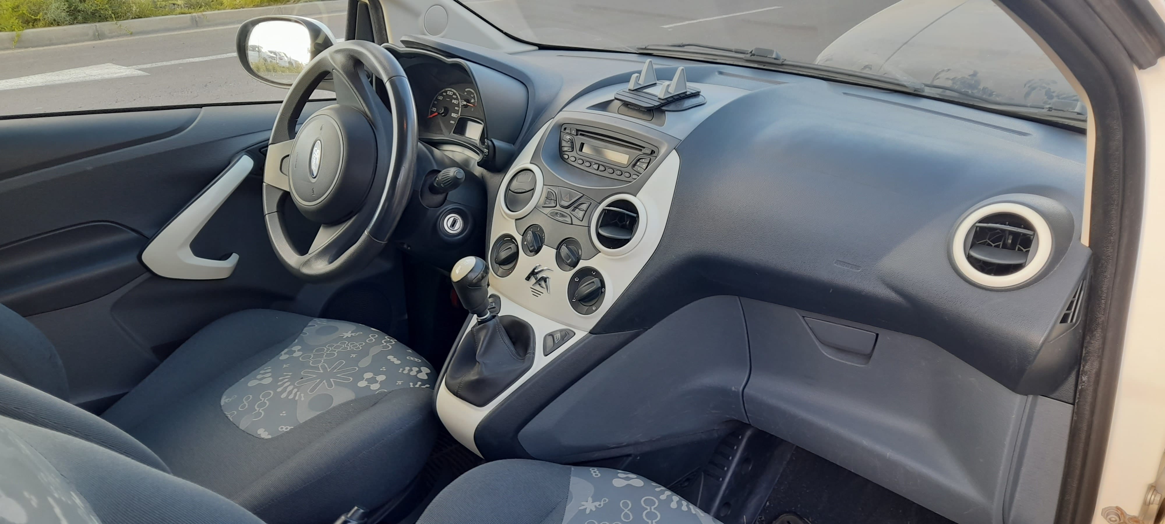 Ford Ka 1.2 con Silla infantil