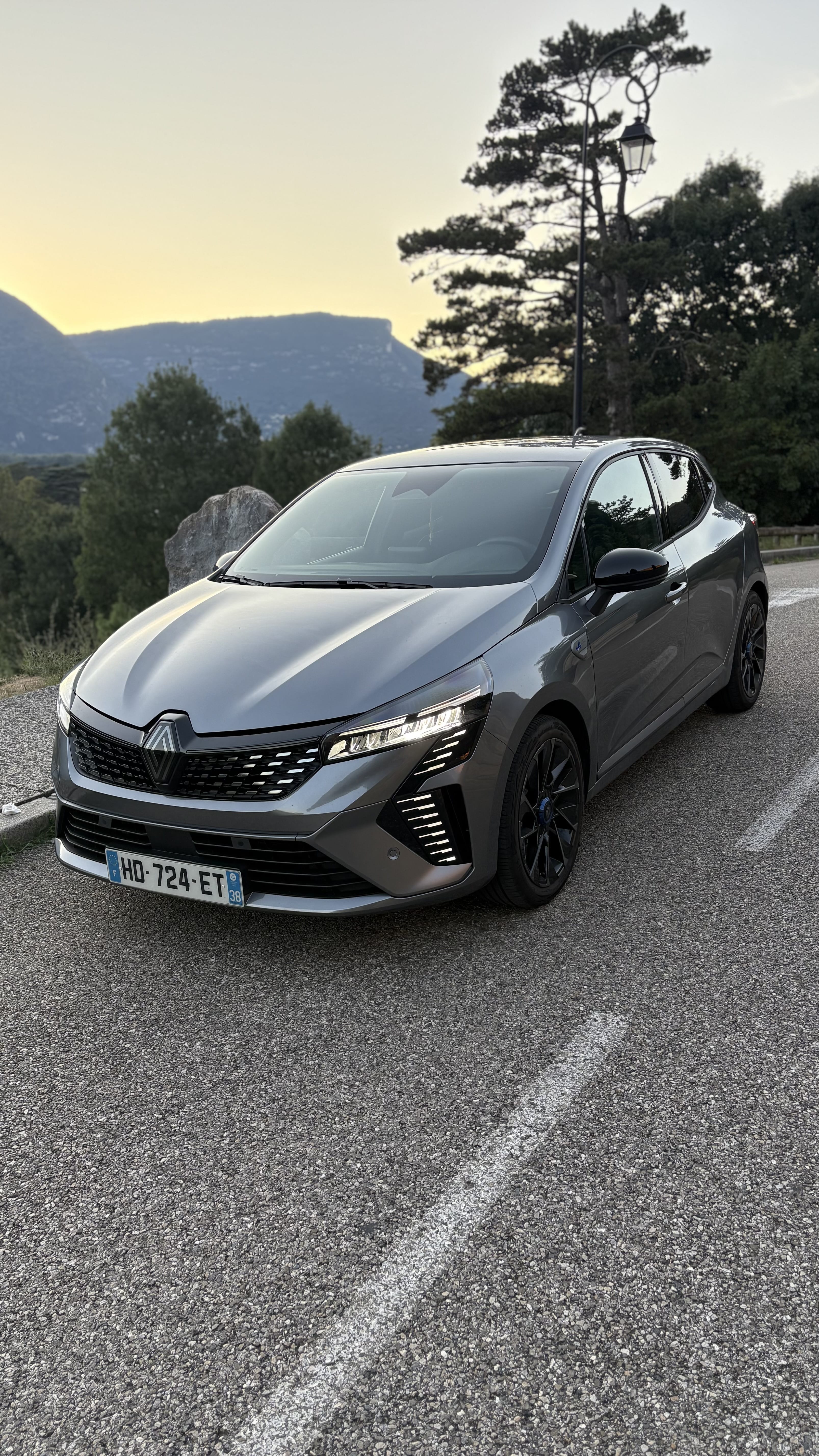 Renault Clio E-tech, 2025, Essence 95 / Électrique (hybride), automatique