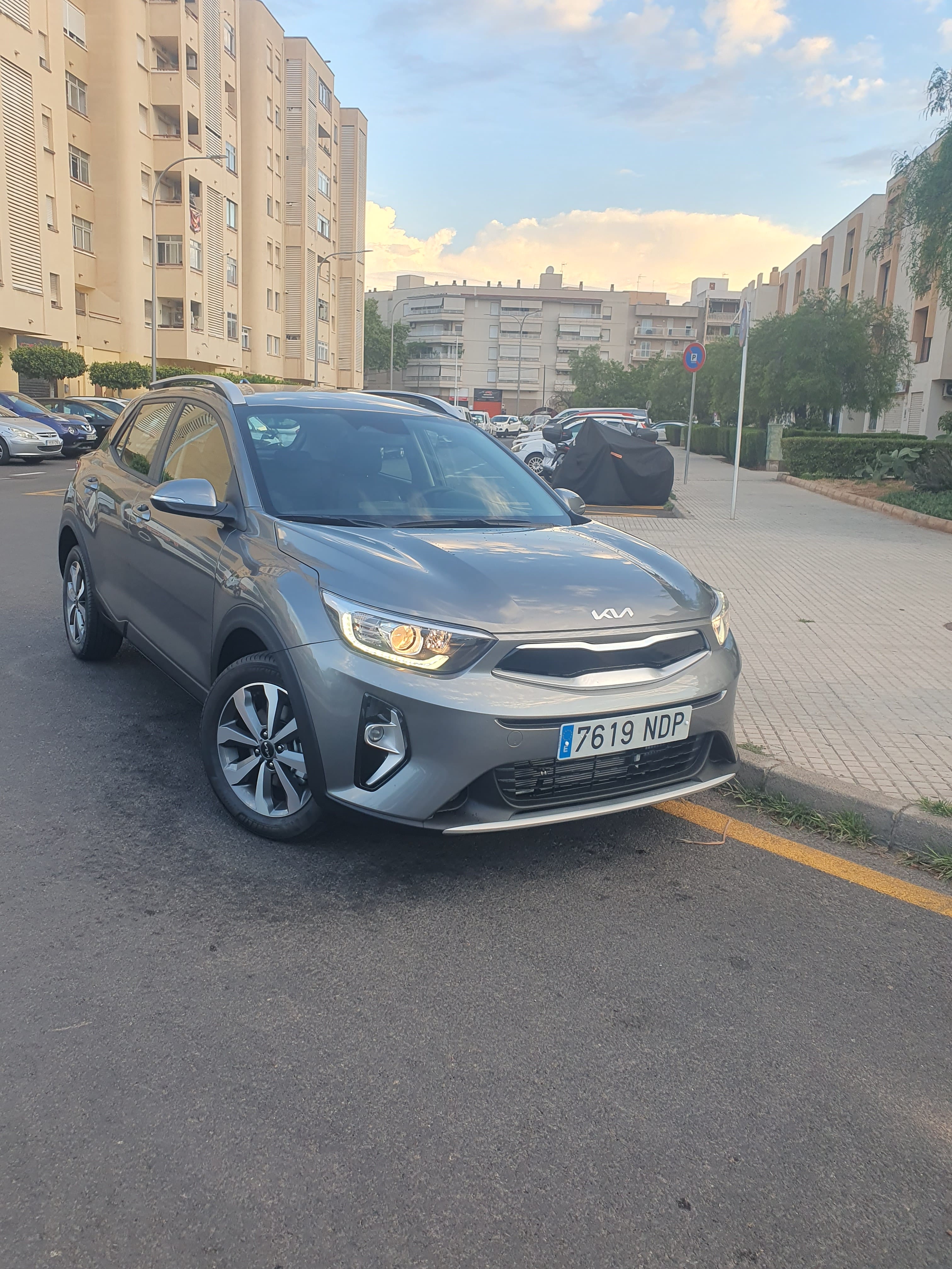 Kia Stonic, 2025, Gasolina 95 / Eléctrico (híbrido)