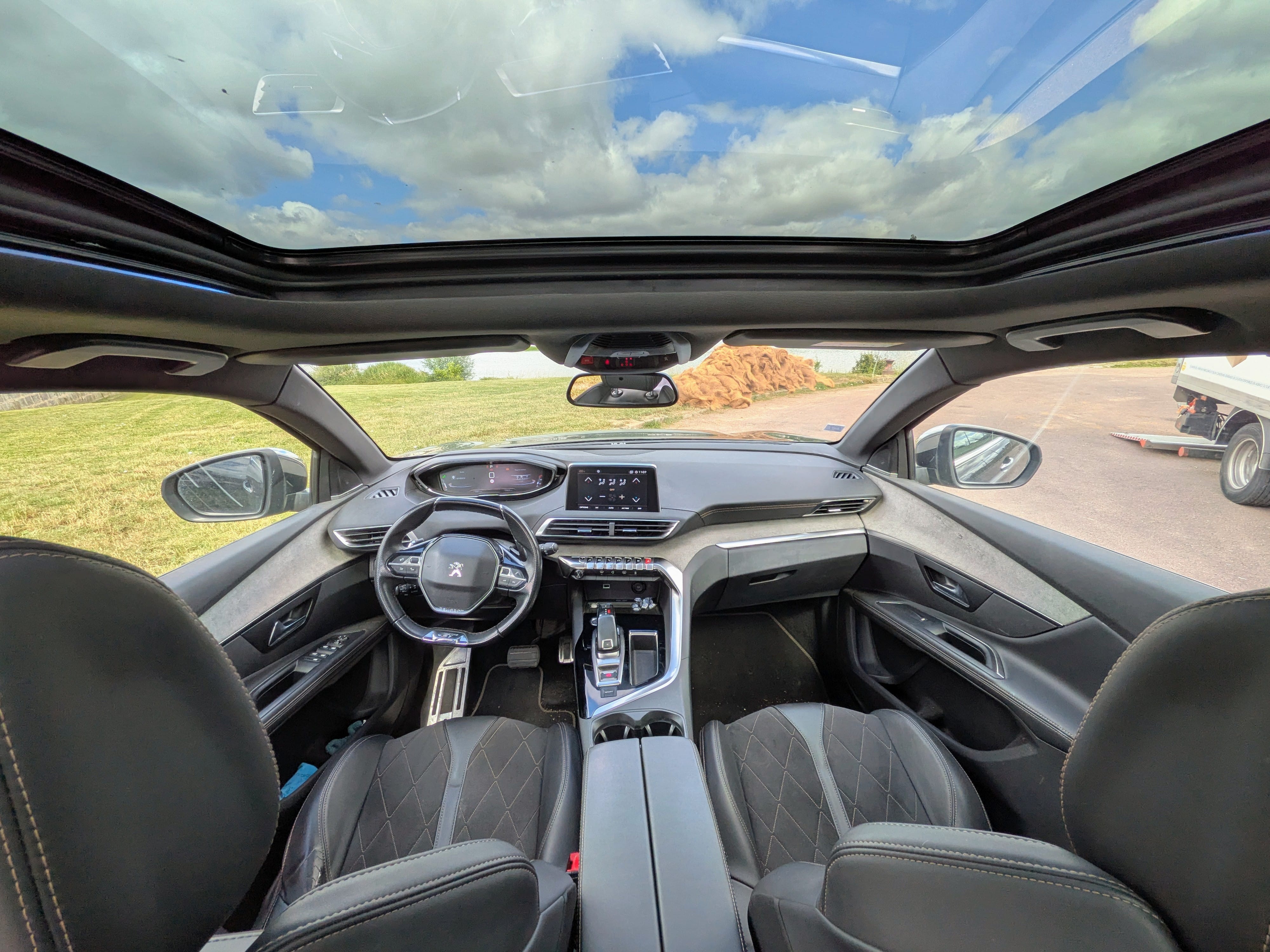 Peugeot 5008 avec GPS