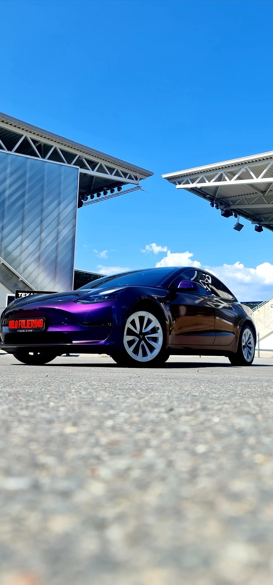 Tesla Model 3 Long Range mit Navigationsgerät