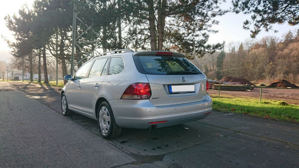 Volkswagen Golf Kombi sparsamer Diesel mit Sitzheizung & viel Platz mit Winterreifen