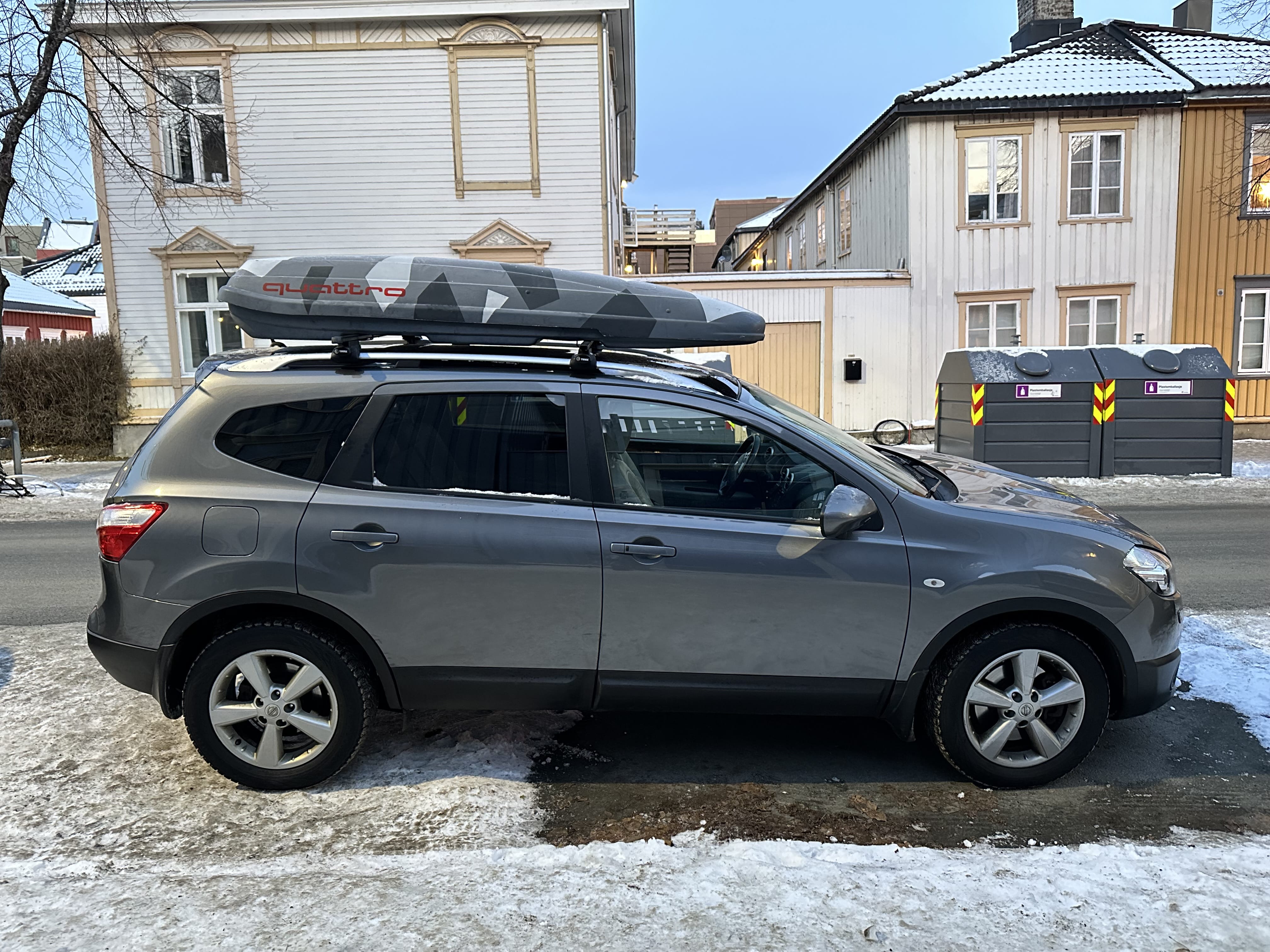 Nissan Qashqai+2 with Air conditioning