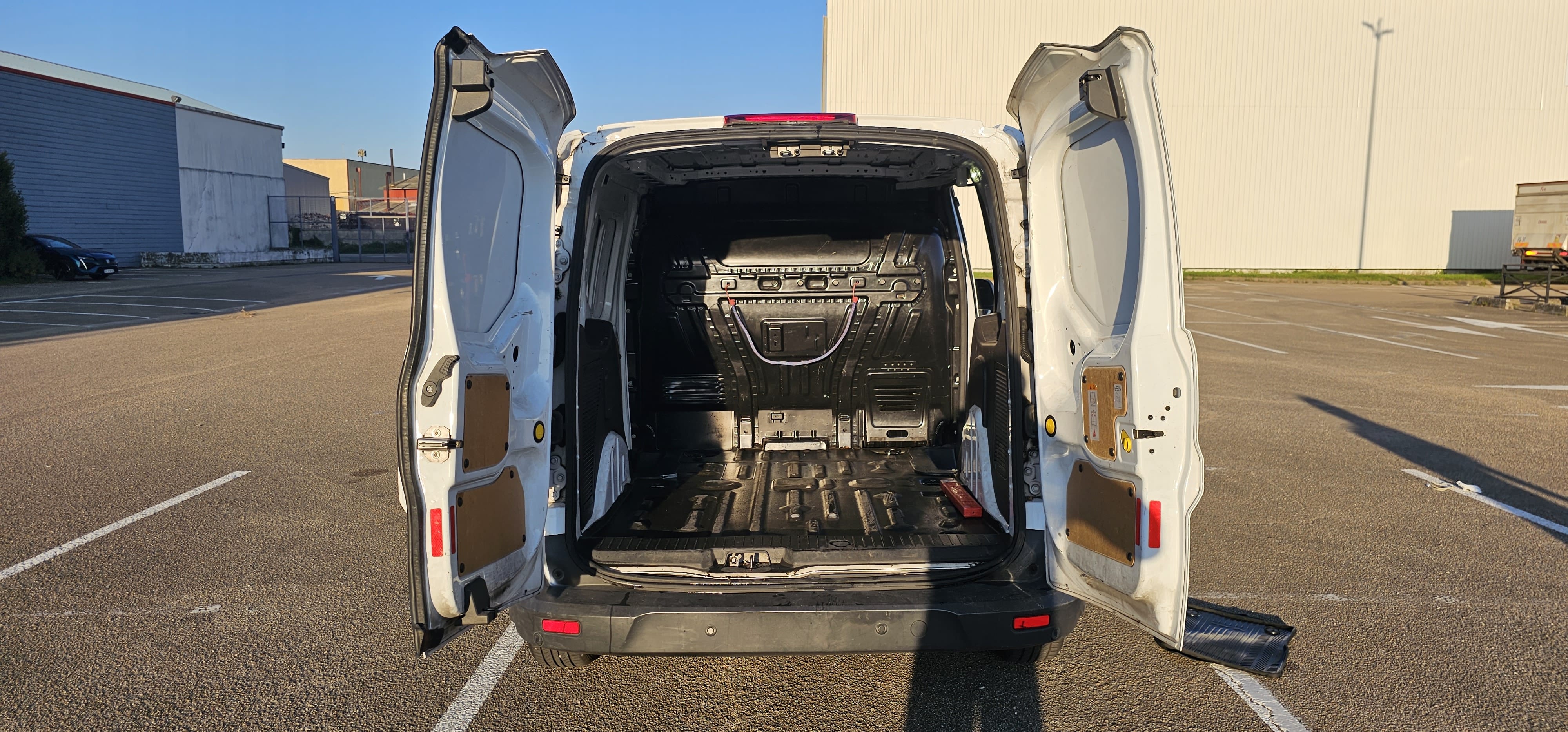 Ford Transit Connect avec Entrée audio / iPod