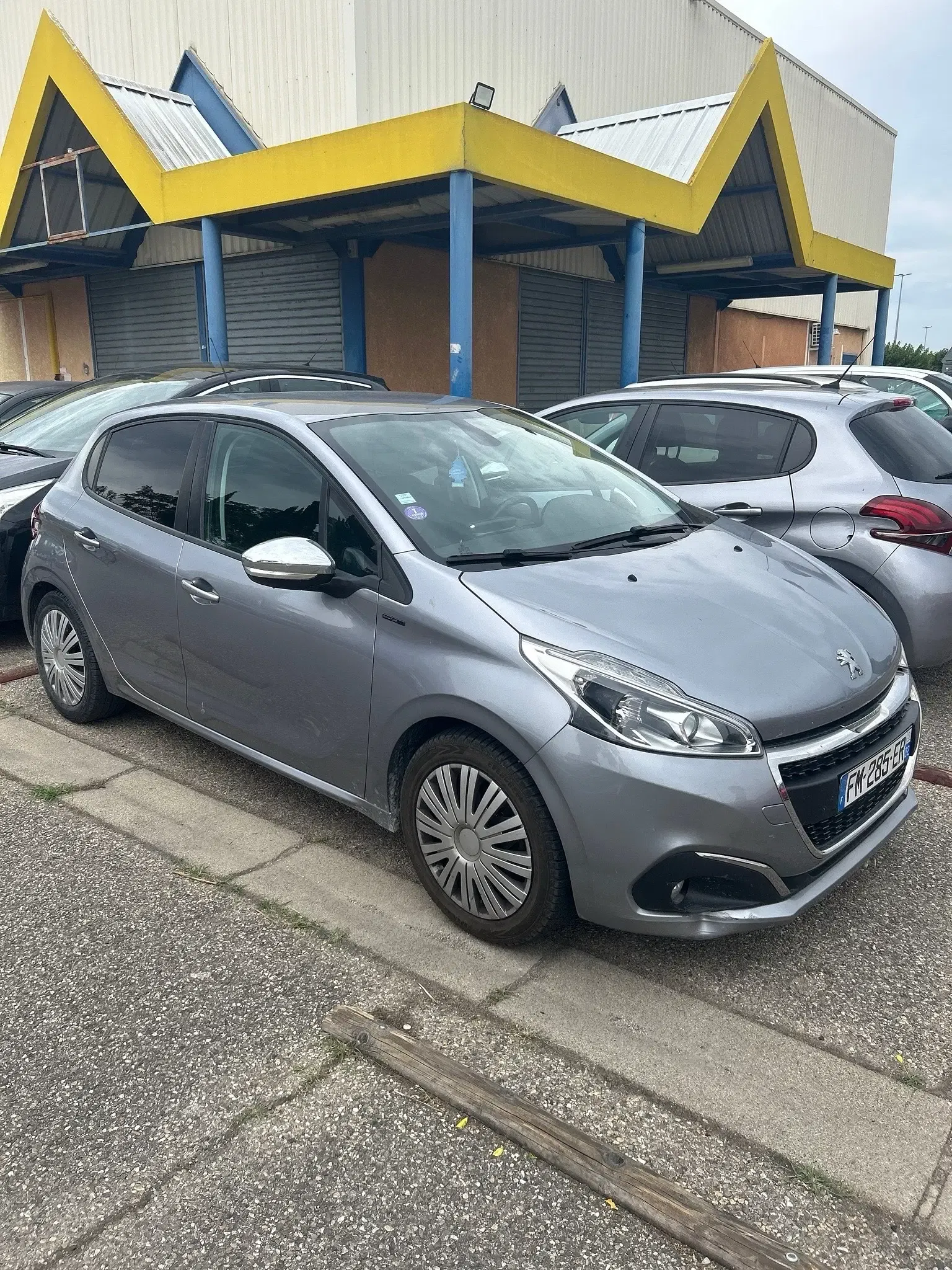Peugeot 208 Ess 82cv FM285ER- avec Climatisation