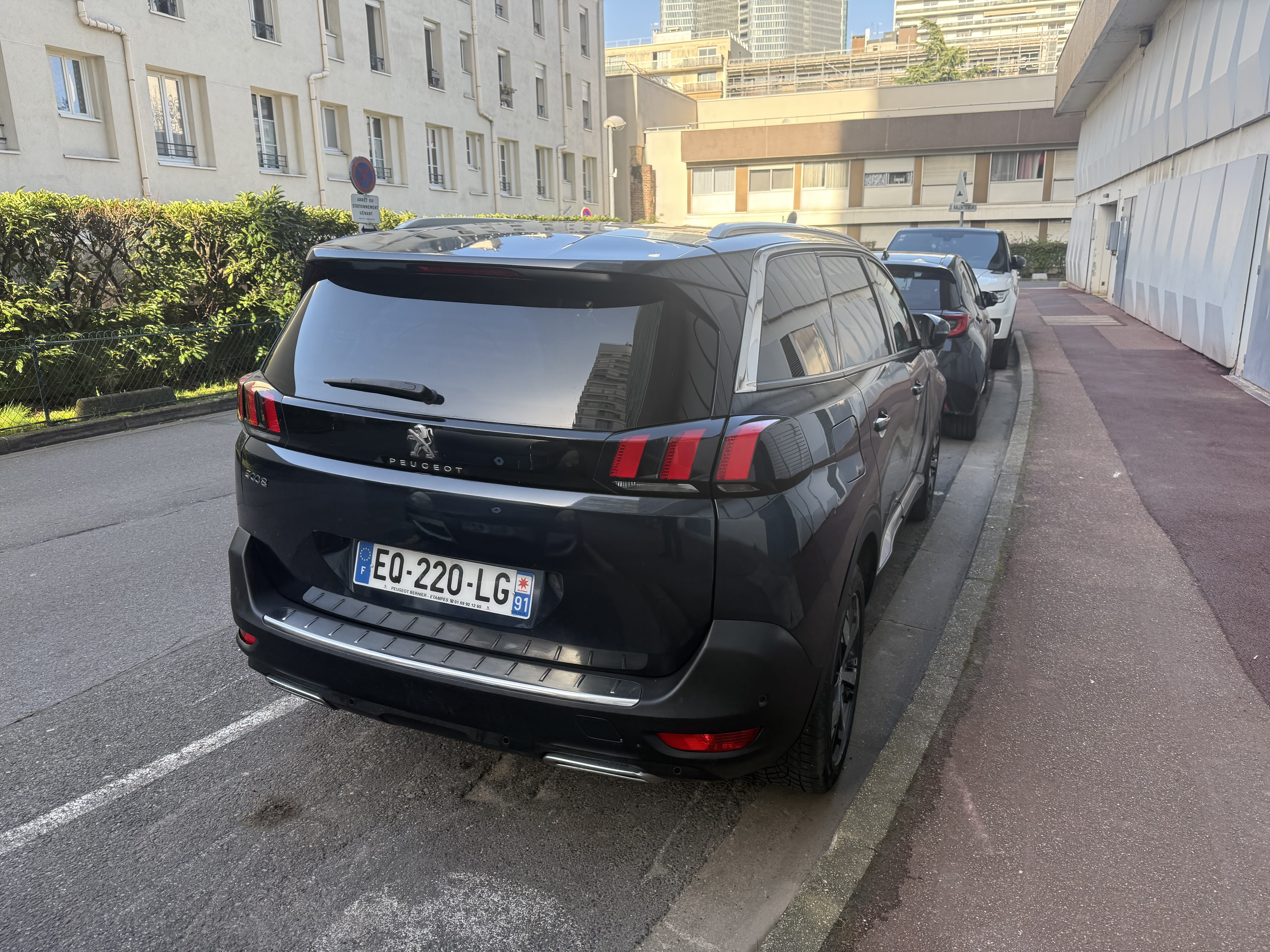 Peugeot 5008 avec GPS