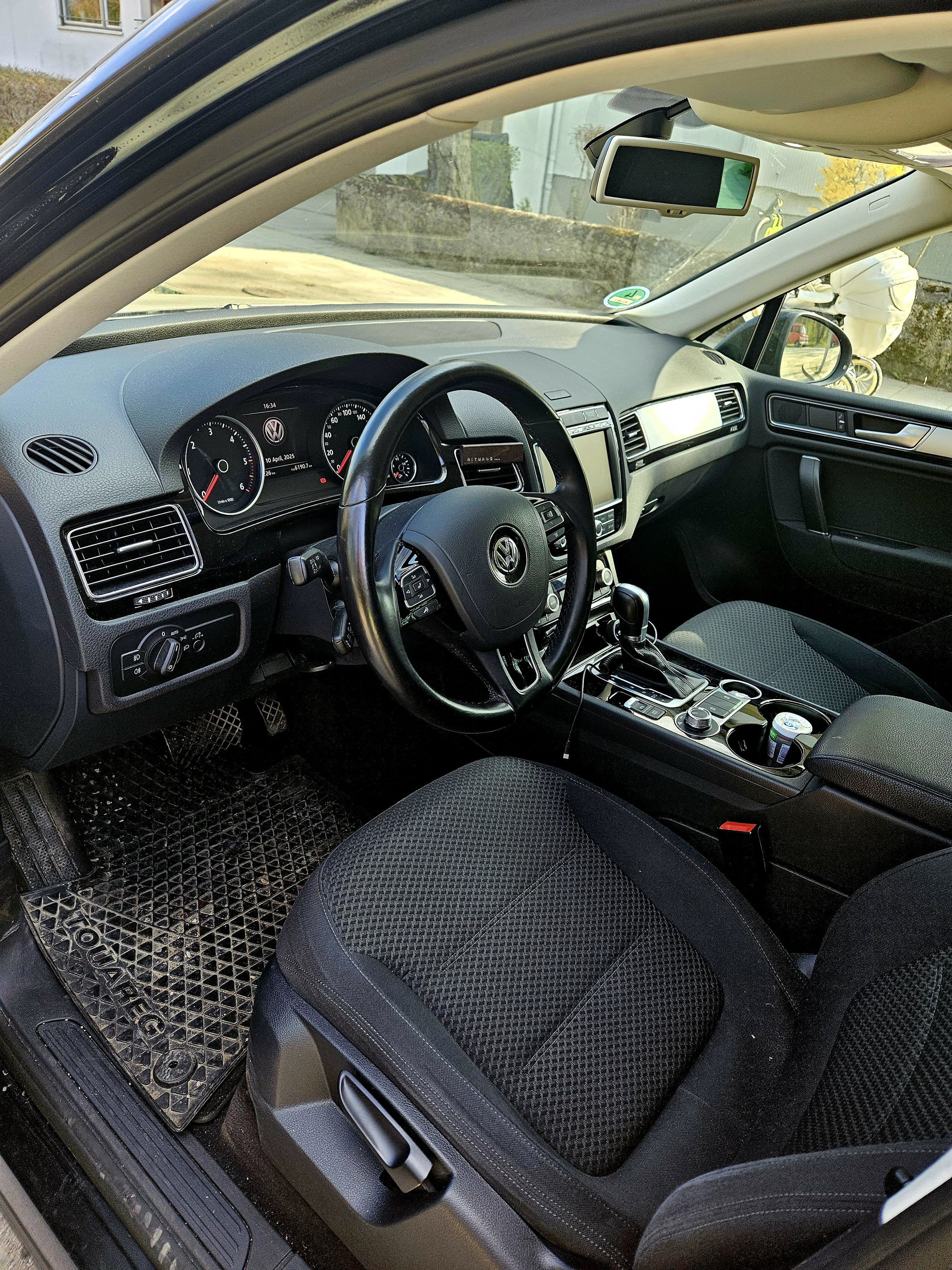 Volkswagen Touareg with GPS