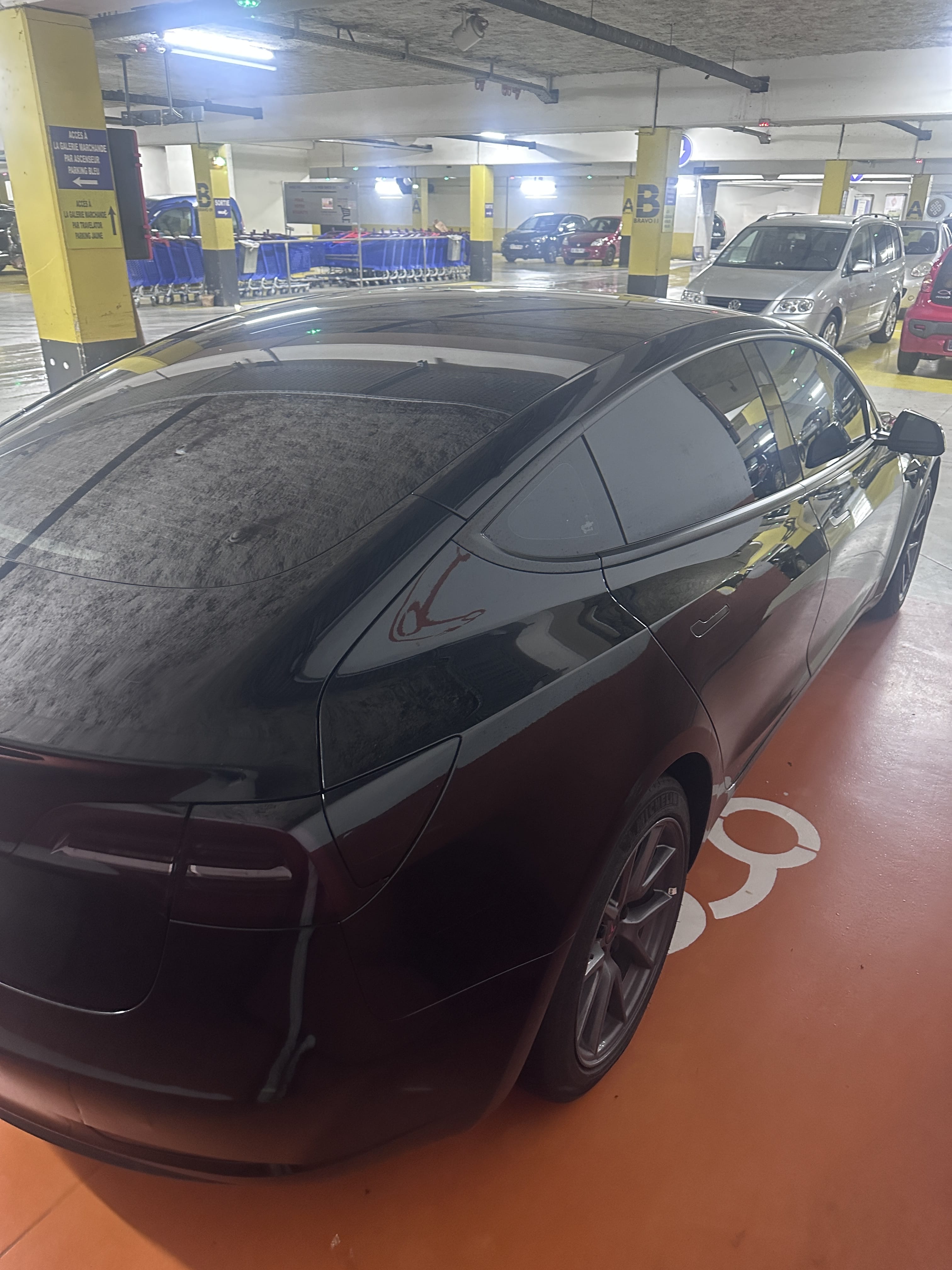 Tesla Model 3 avec GPS