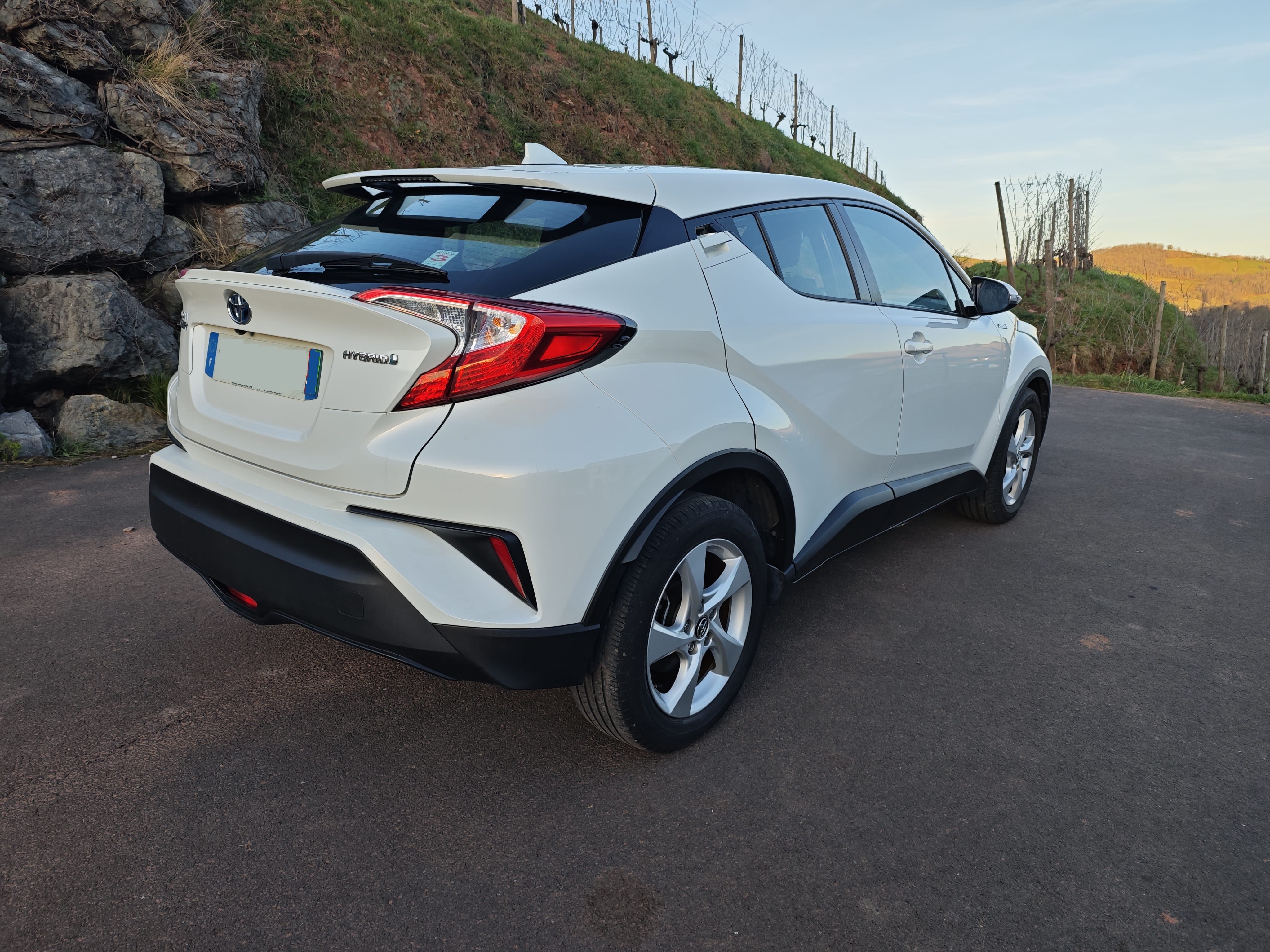 Toyota C-HR Hybrid 1.8 122 ch avec Audio Bluetooth