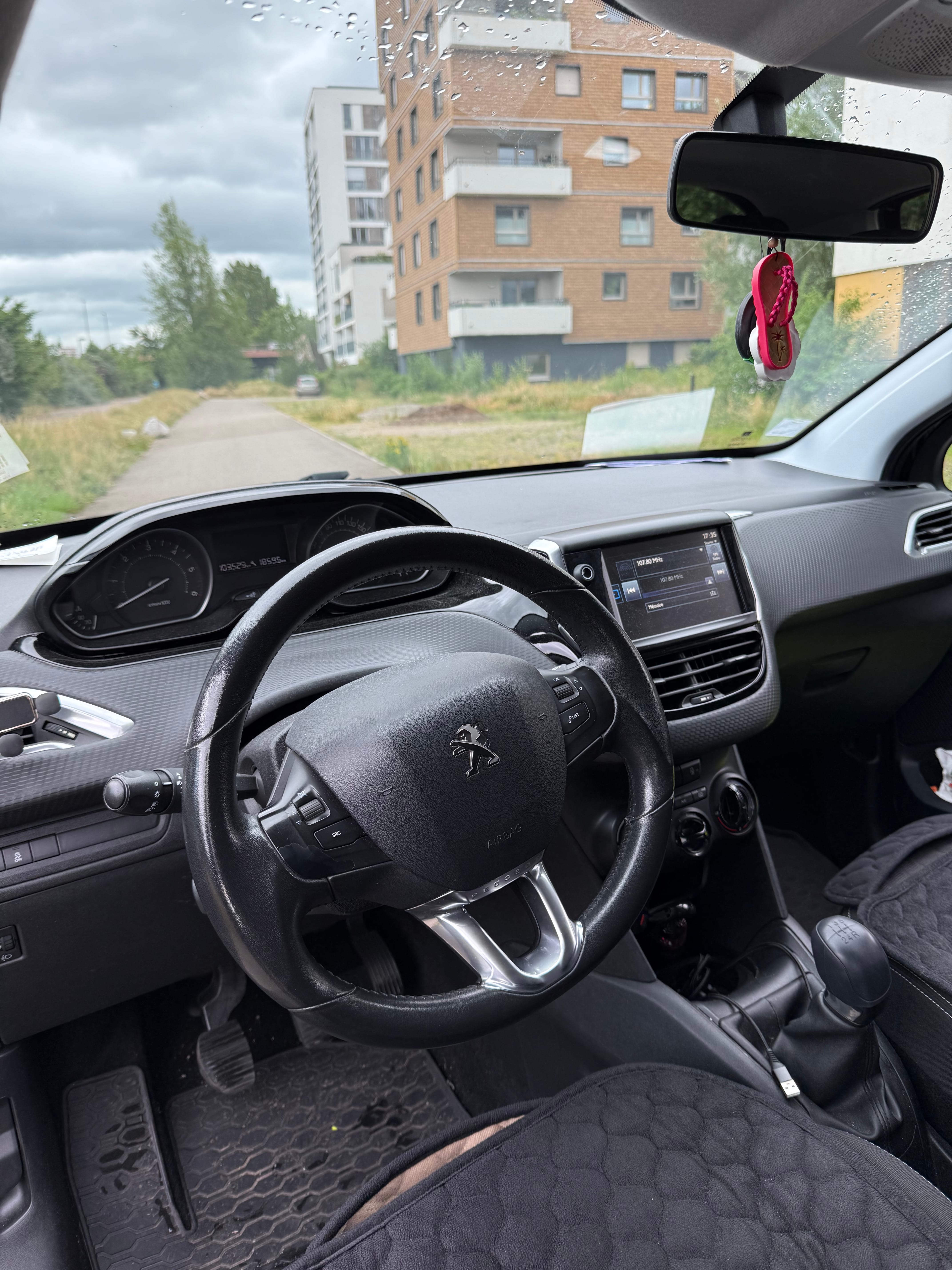 Peugeot 208 avec Port USB