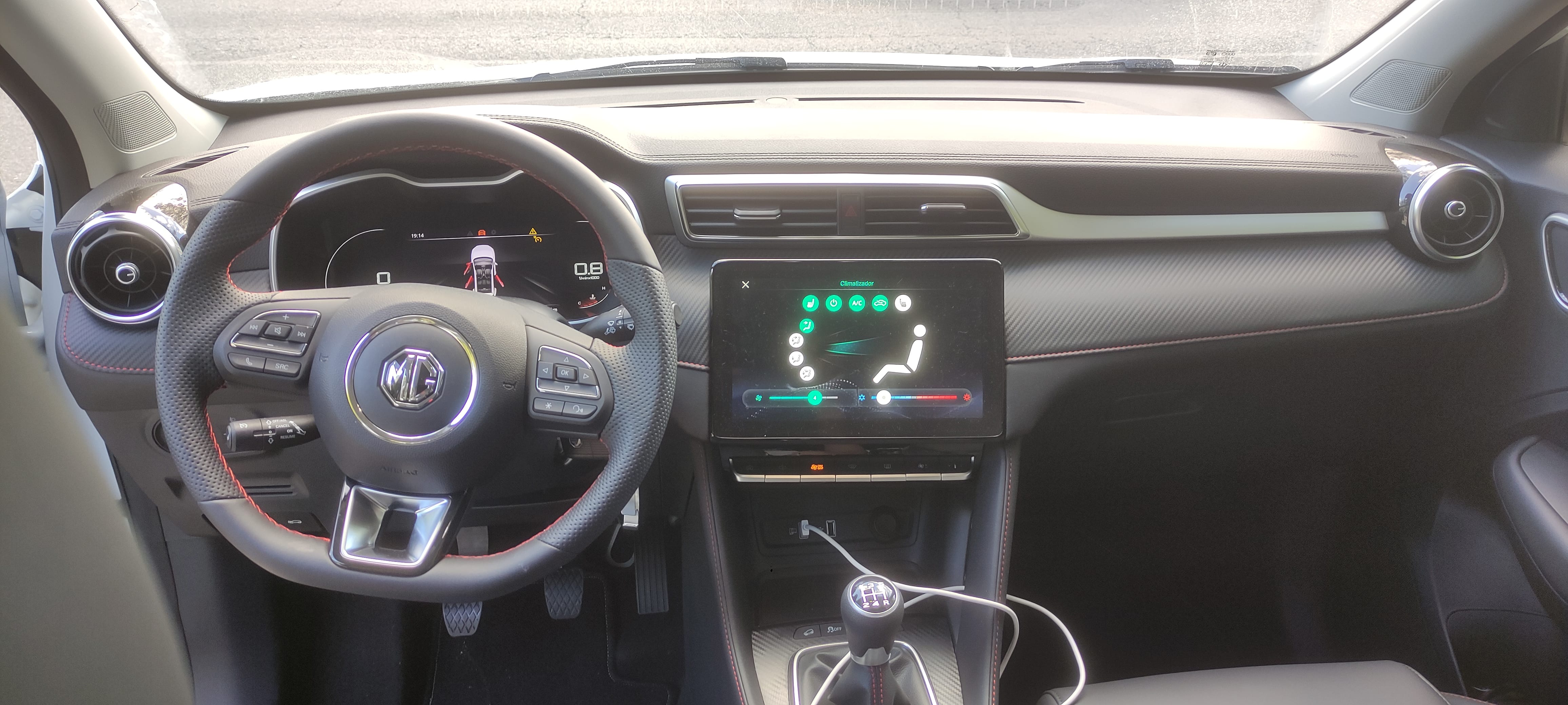 MG ZS Luxury edition med Apple CarPlay