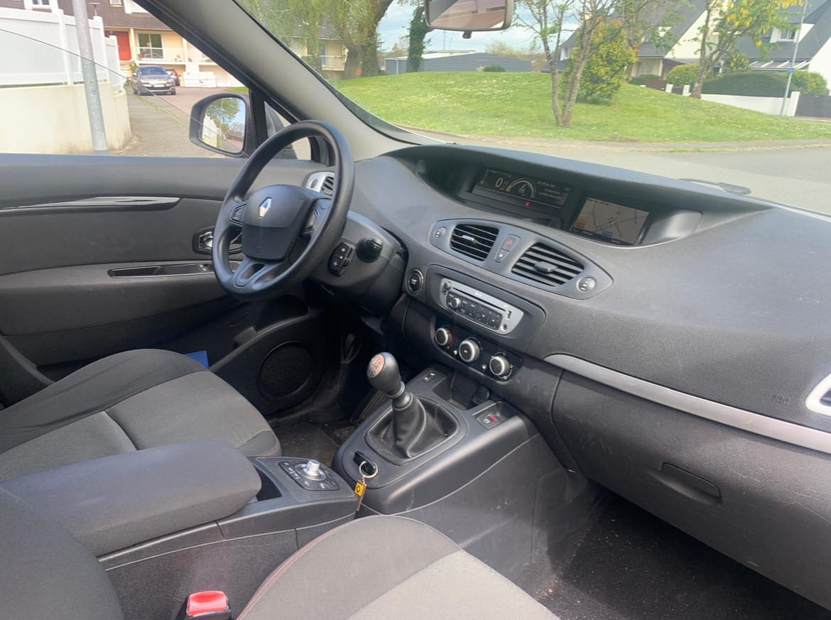 Renault Scenic avec Siège bébé