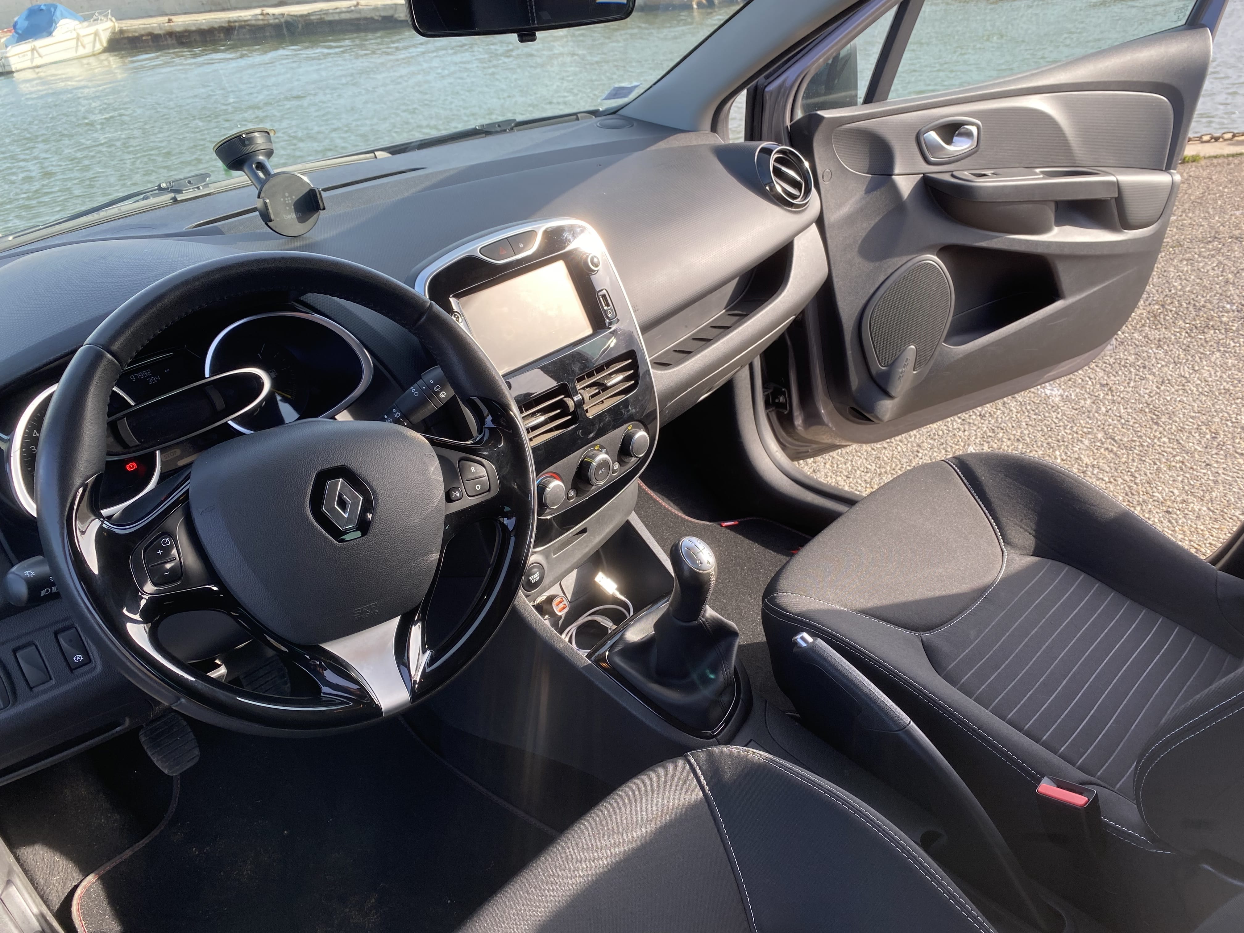 Renault Clio avec Entrée audio / iPod