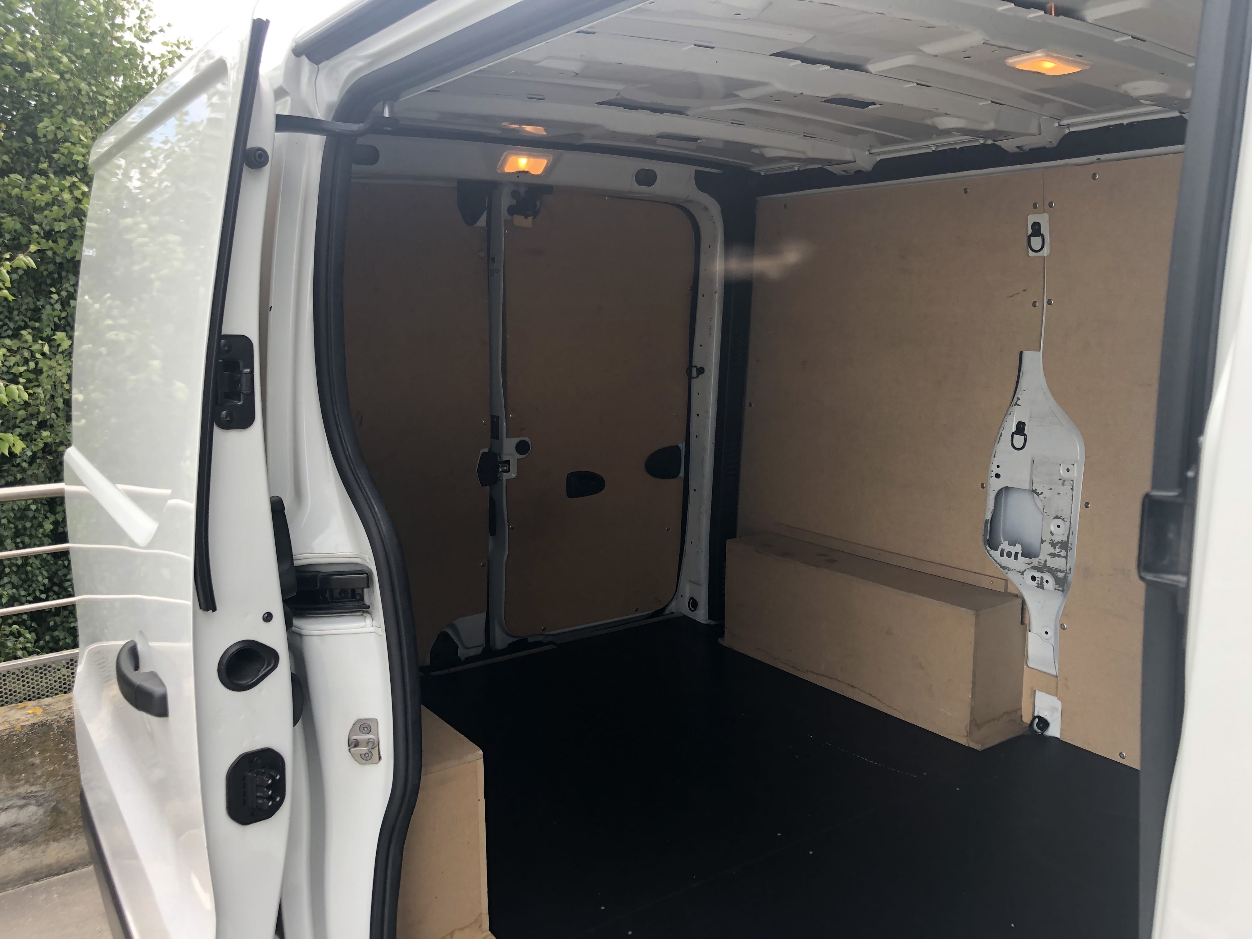 Renault Trafic L1H1 1200 2.0 dCi 145ch - AUTOMATIQUE avec GPS