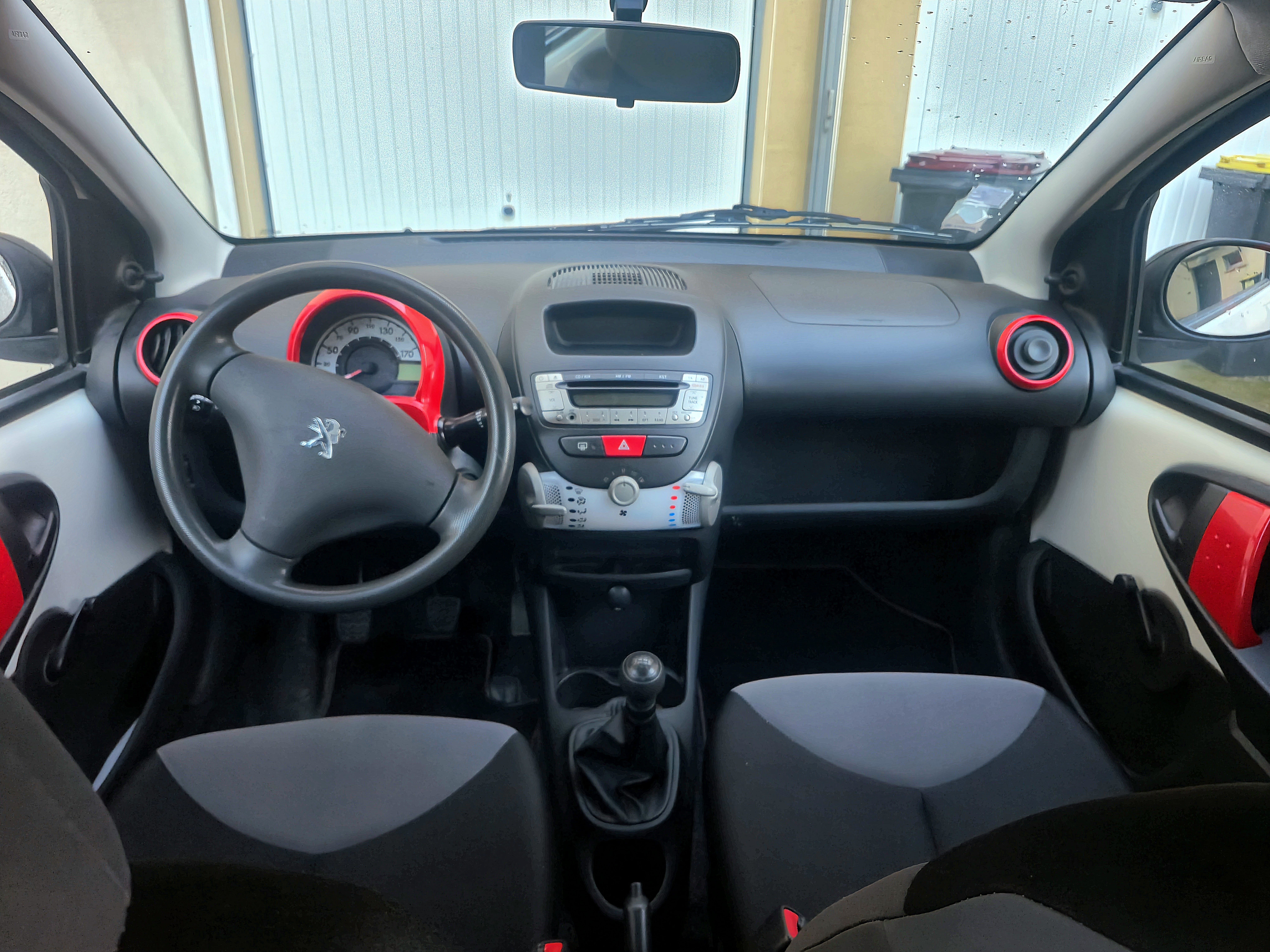 Peugeot 107 avec Siège bébé