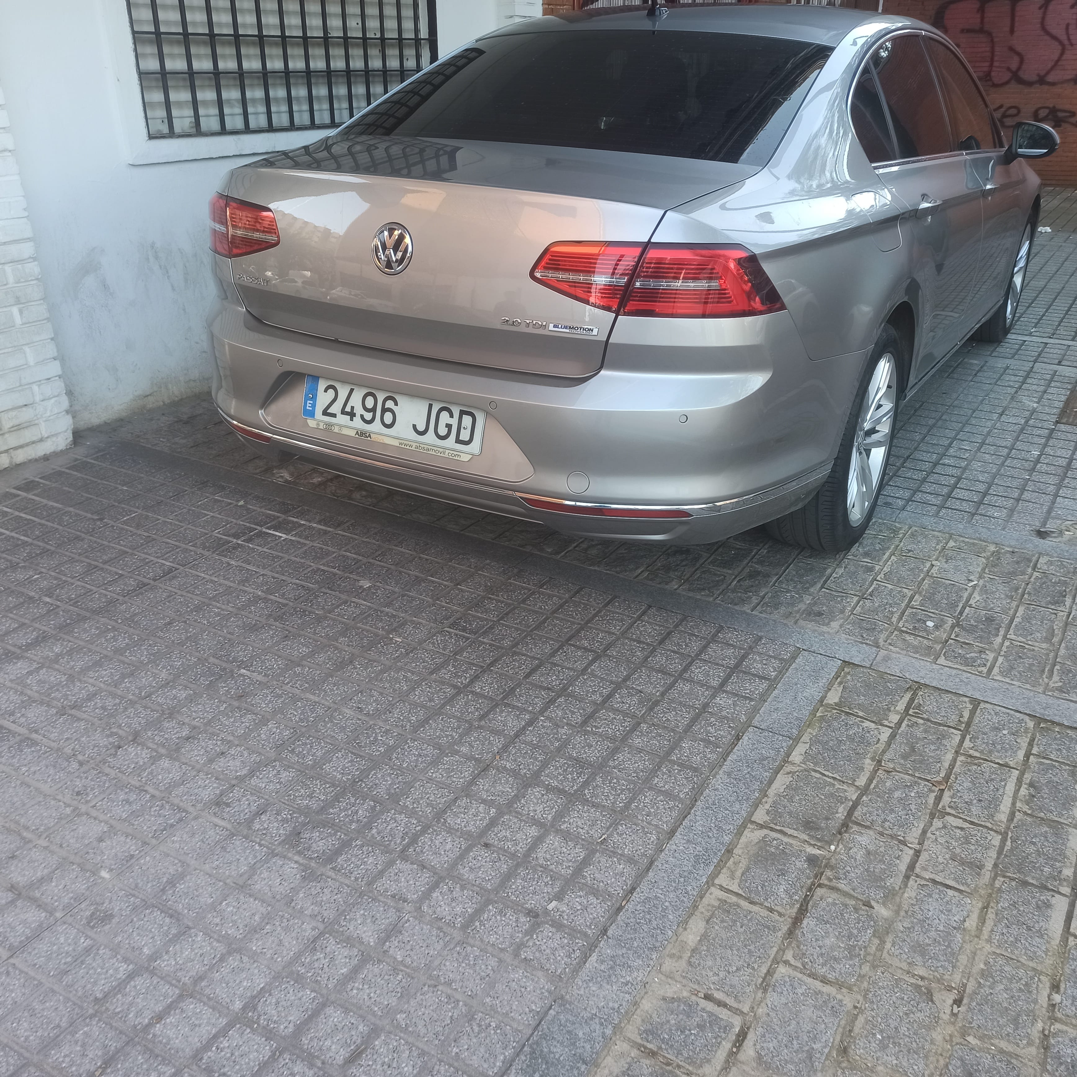 Volkswagen Passat 2.0L TDI SEL Premium con Silla infantil