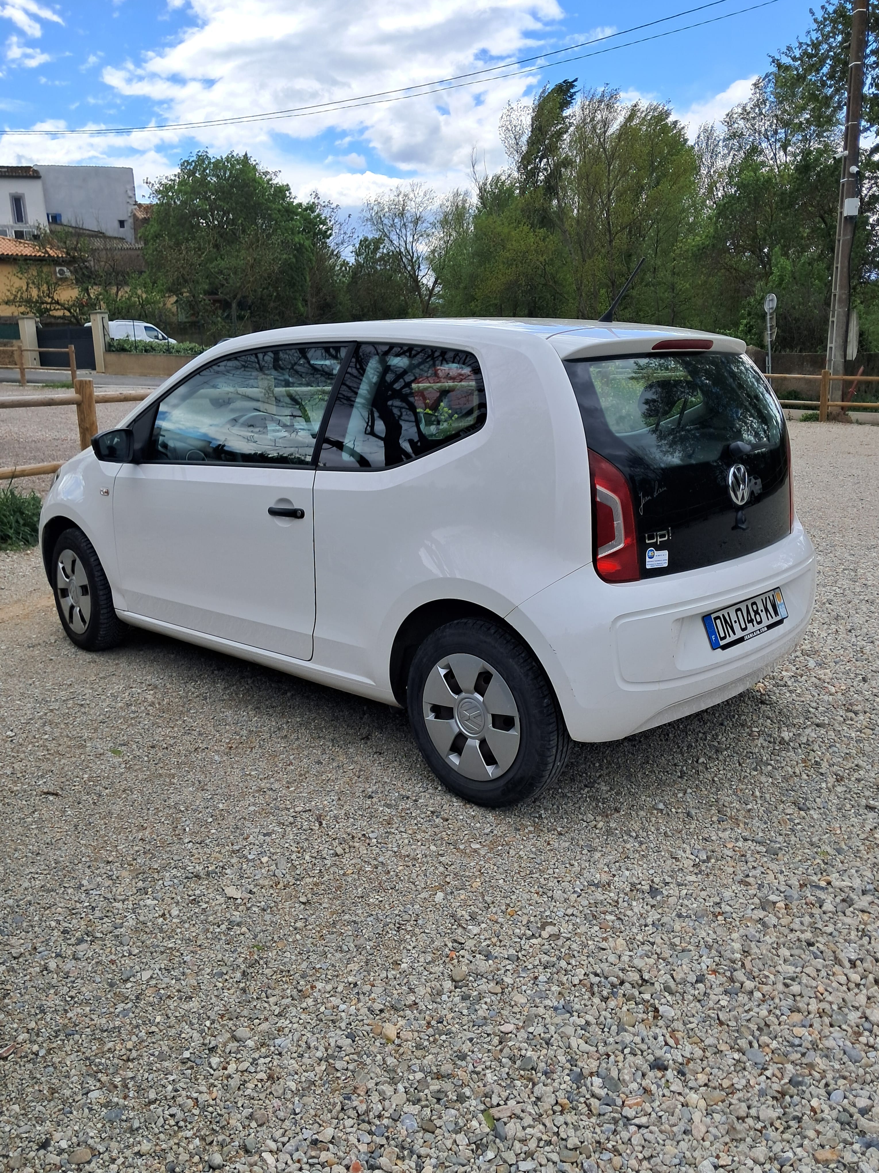 Volkswagen Up! 1.0 60ch – Compacte, Pratique & Économique* avec Siège bébé