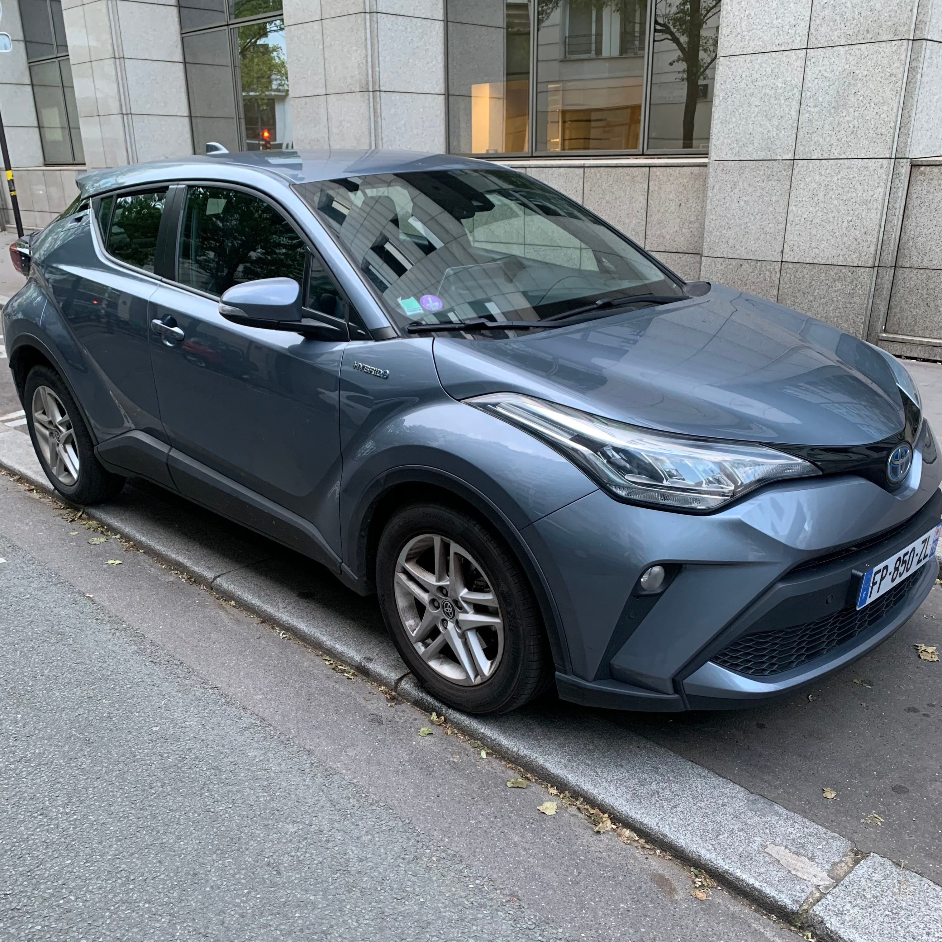 Toyota C-HR, 2020, Essence 95 / Électrique (hybride), automatique