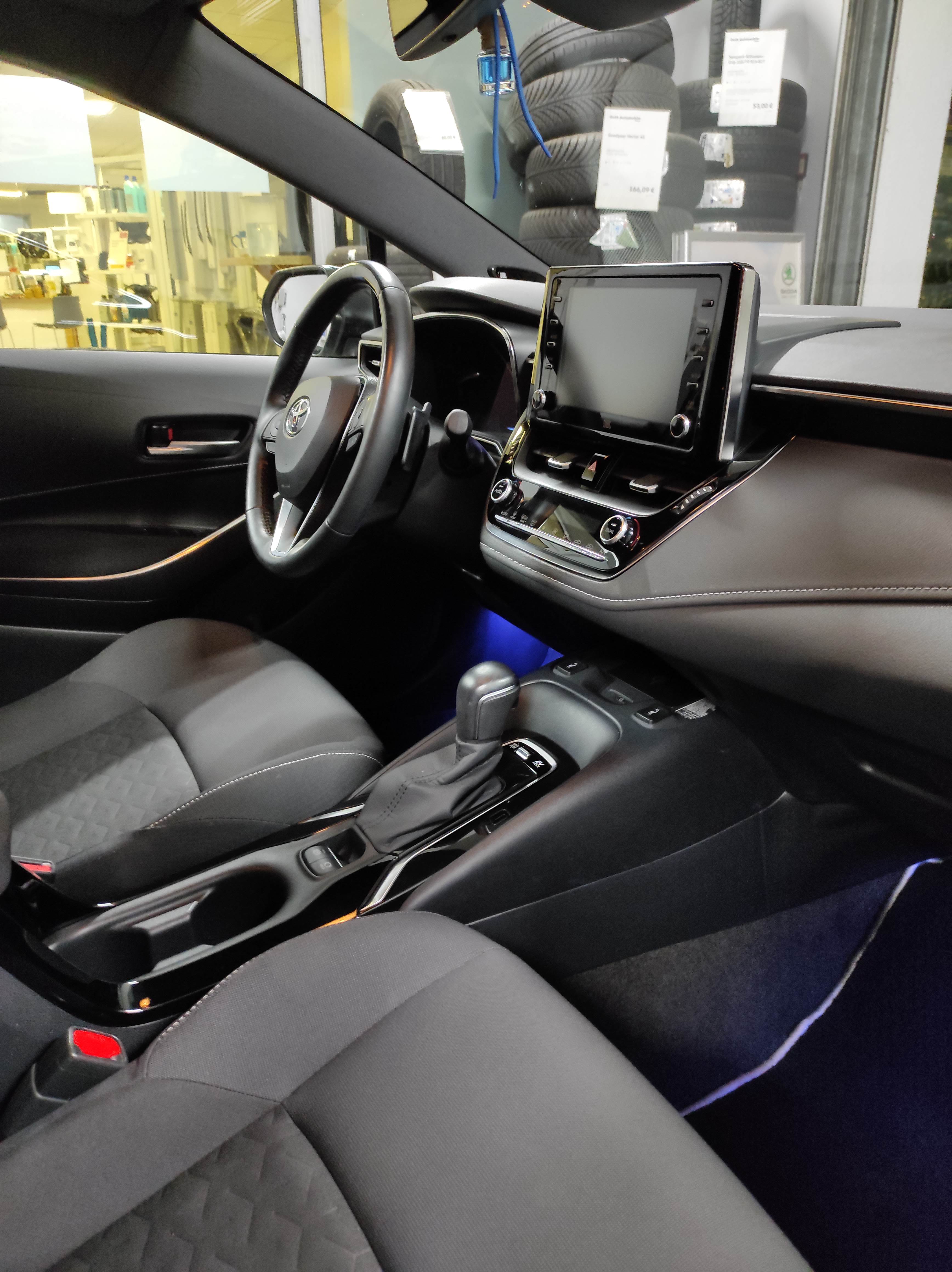 Toyota Corolla 2.0 Hybrid 184 PS mit Audio-/iPod-Zugang