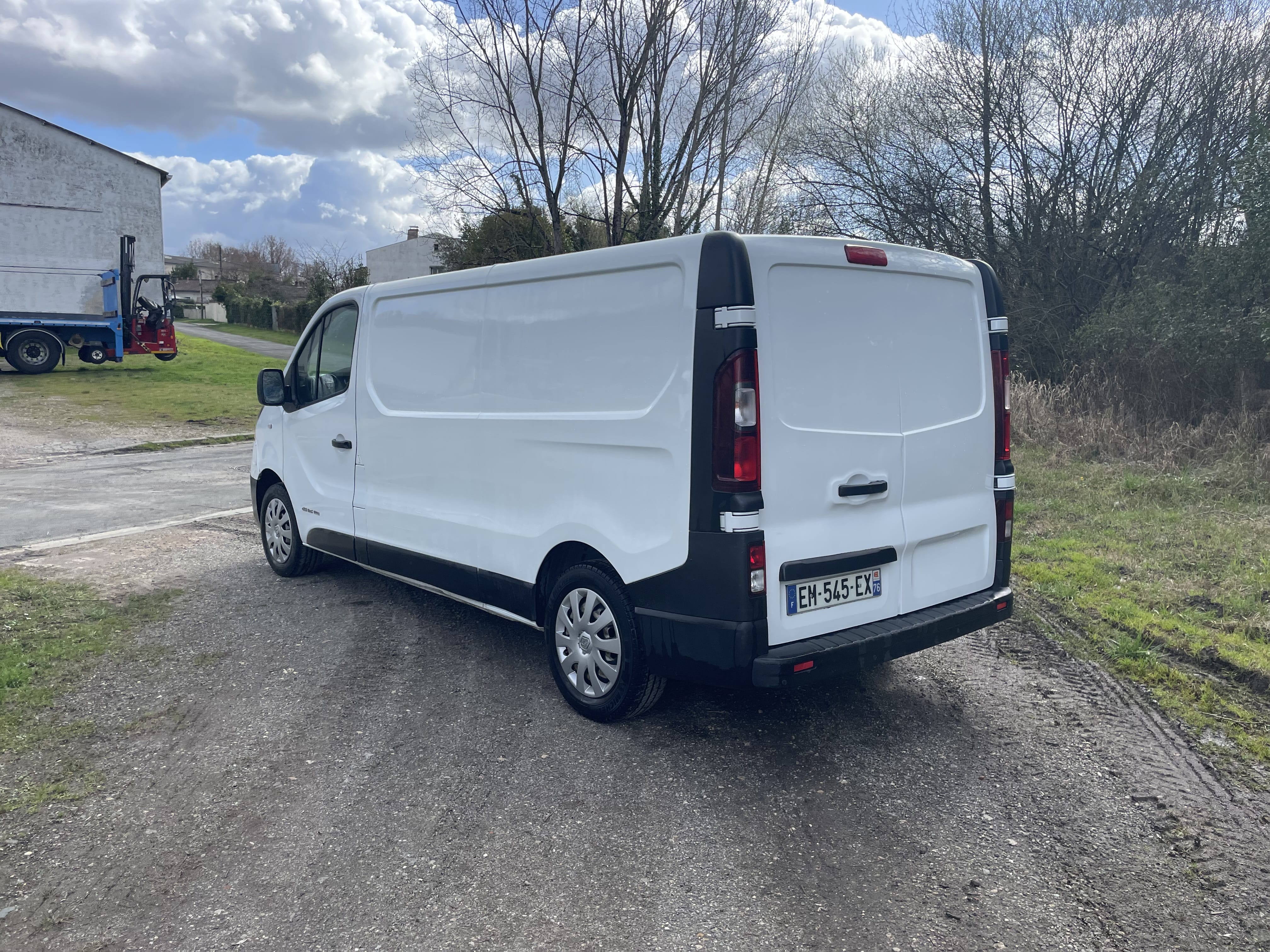 Renault Trafic  Louer version rallongée L2 à la Gare  – Idéal déménagements et transports pro ! with GPS