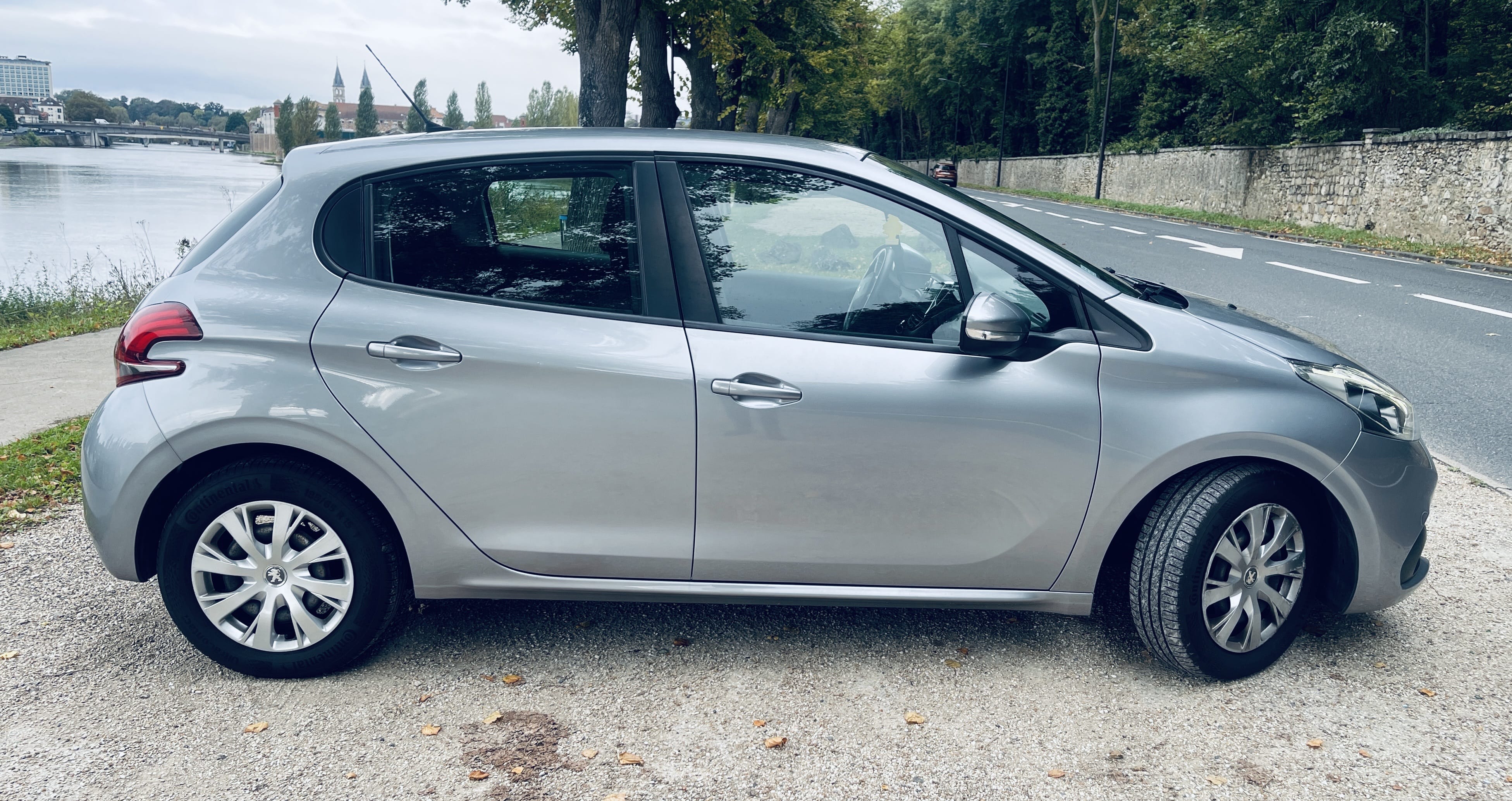 Peugeot 208 1.5 HDI avec Climatisation
