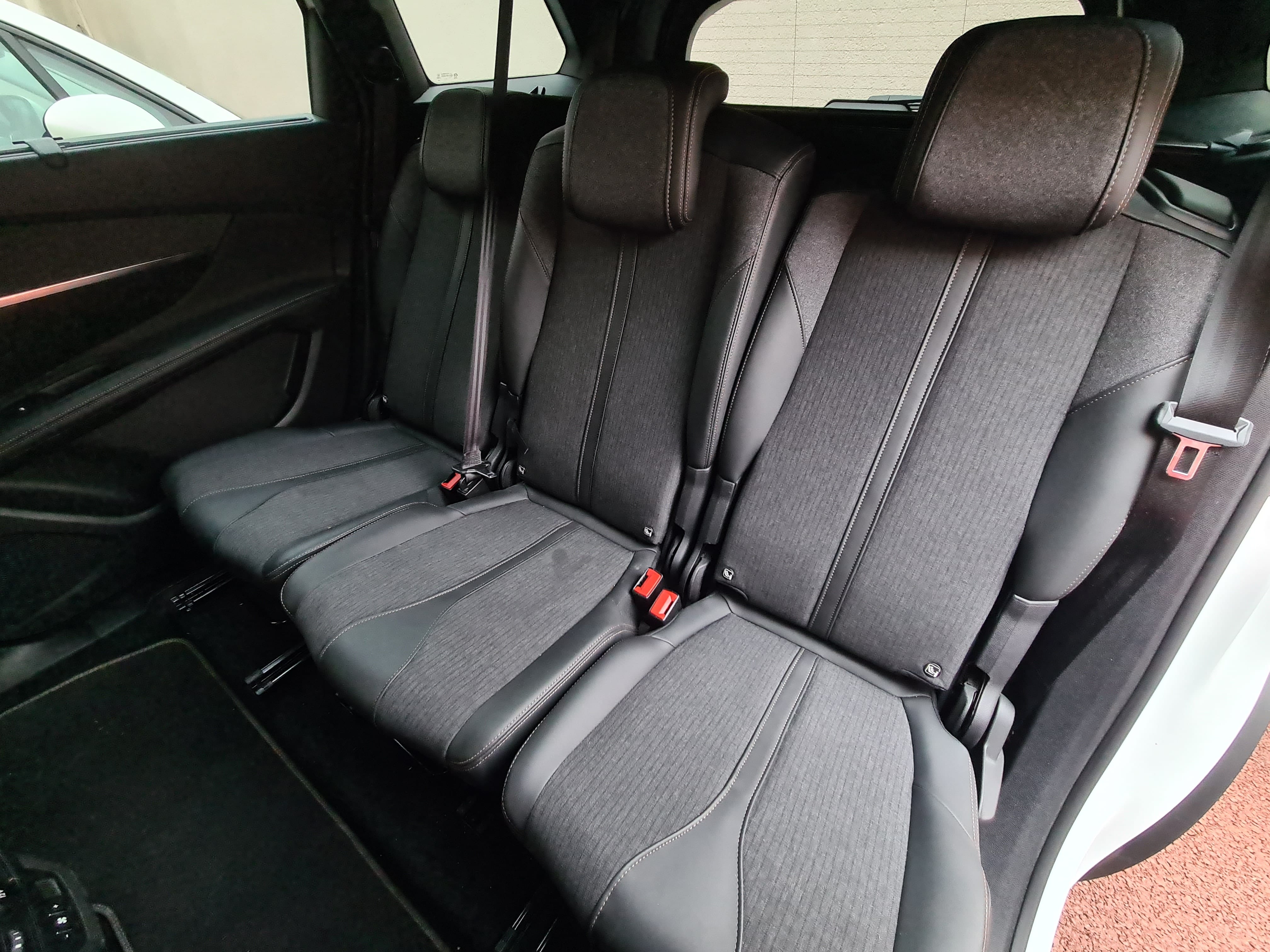 Peugeot 5008 - Pneus 4 saisons 3PMSF et Chaînes avec Siège bébé