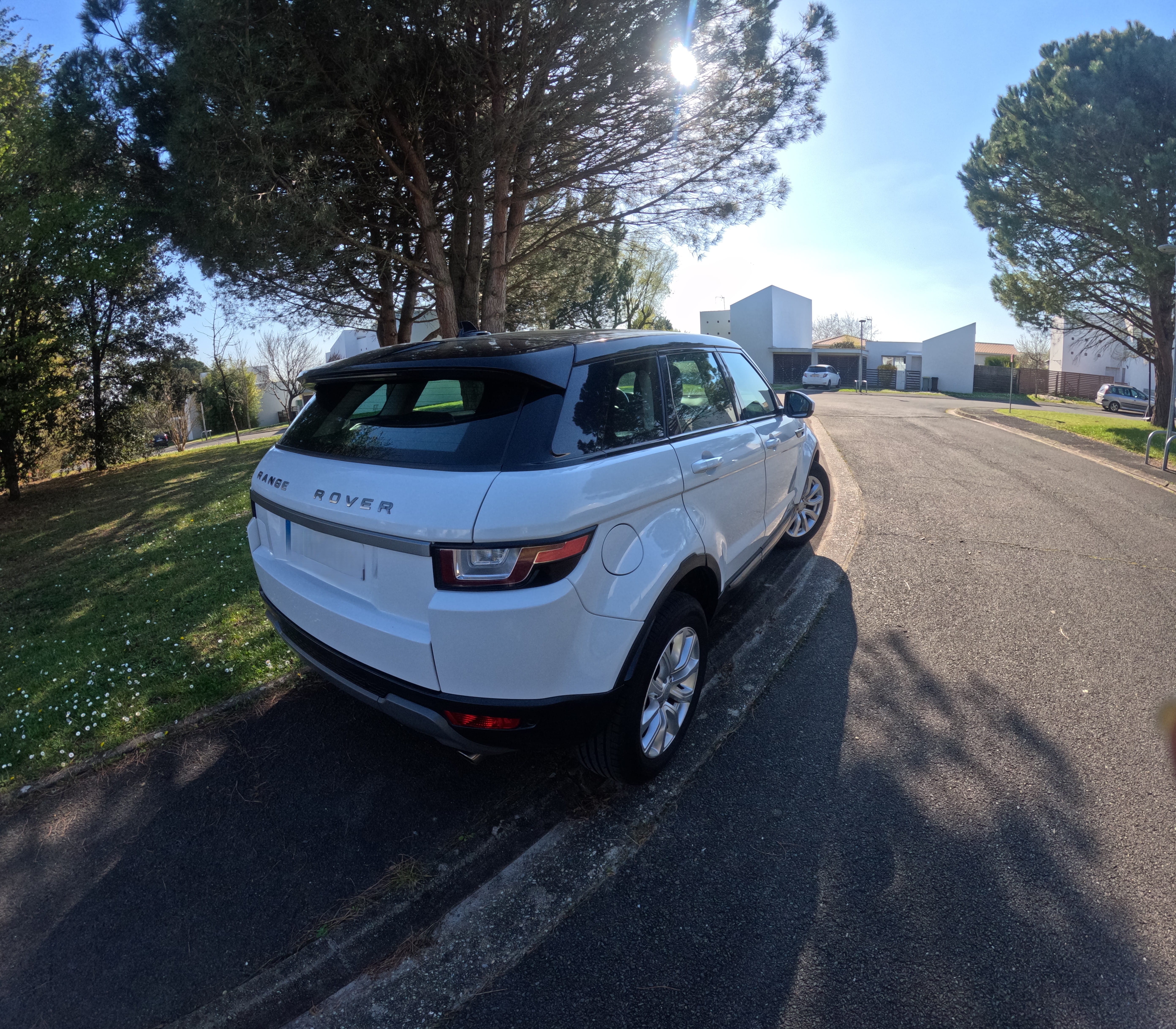 Land-Rover Range Rover Evoque avec Attelage
