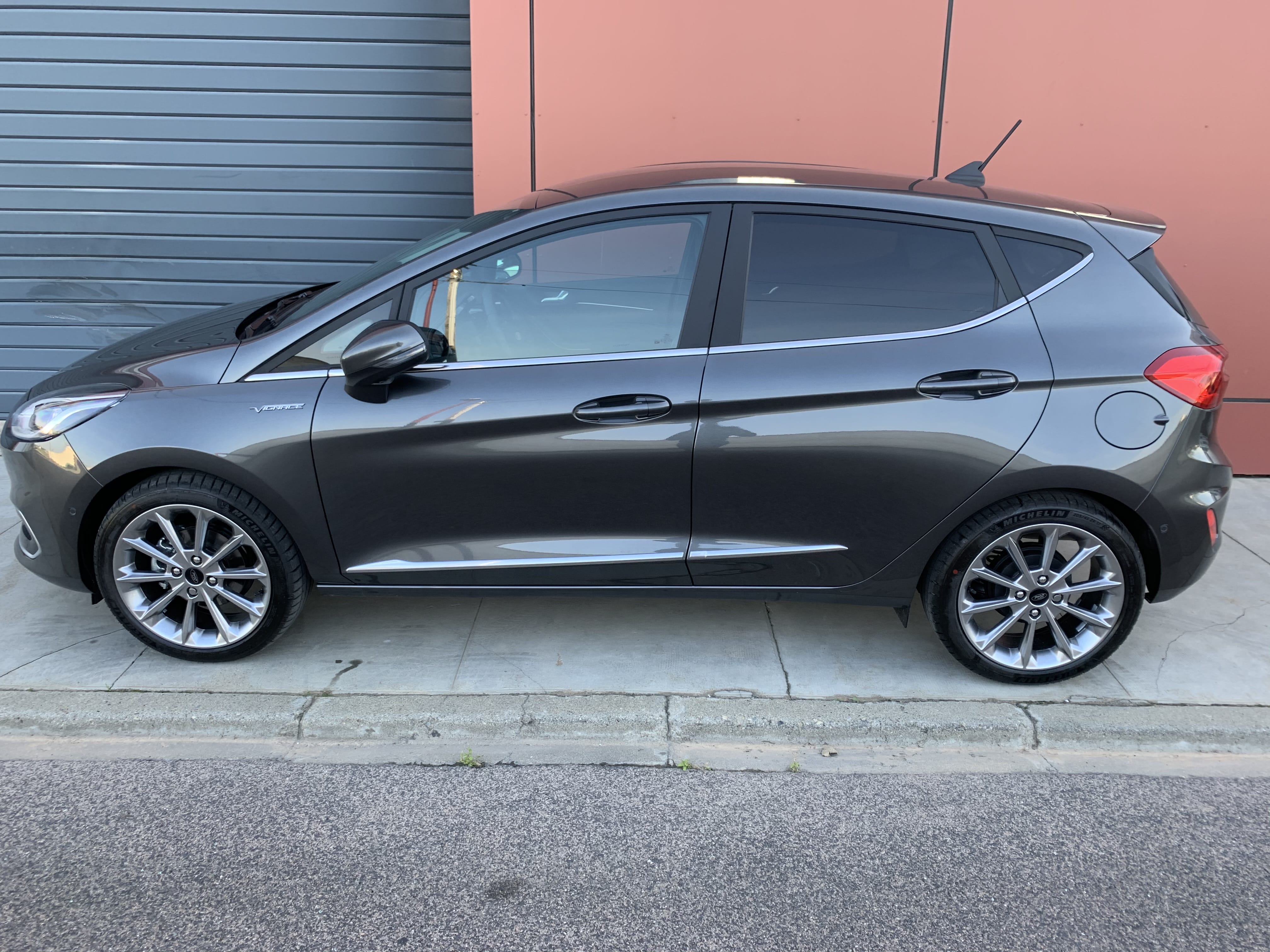 Ford Fiesta 1,5Tdci vignalé grise 85cv avec Climatisation