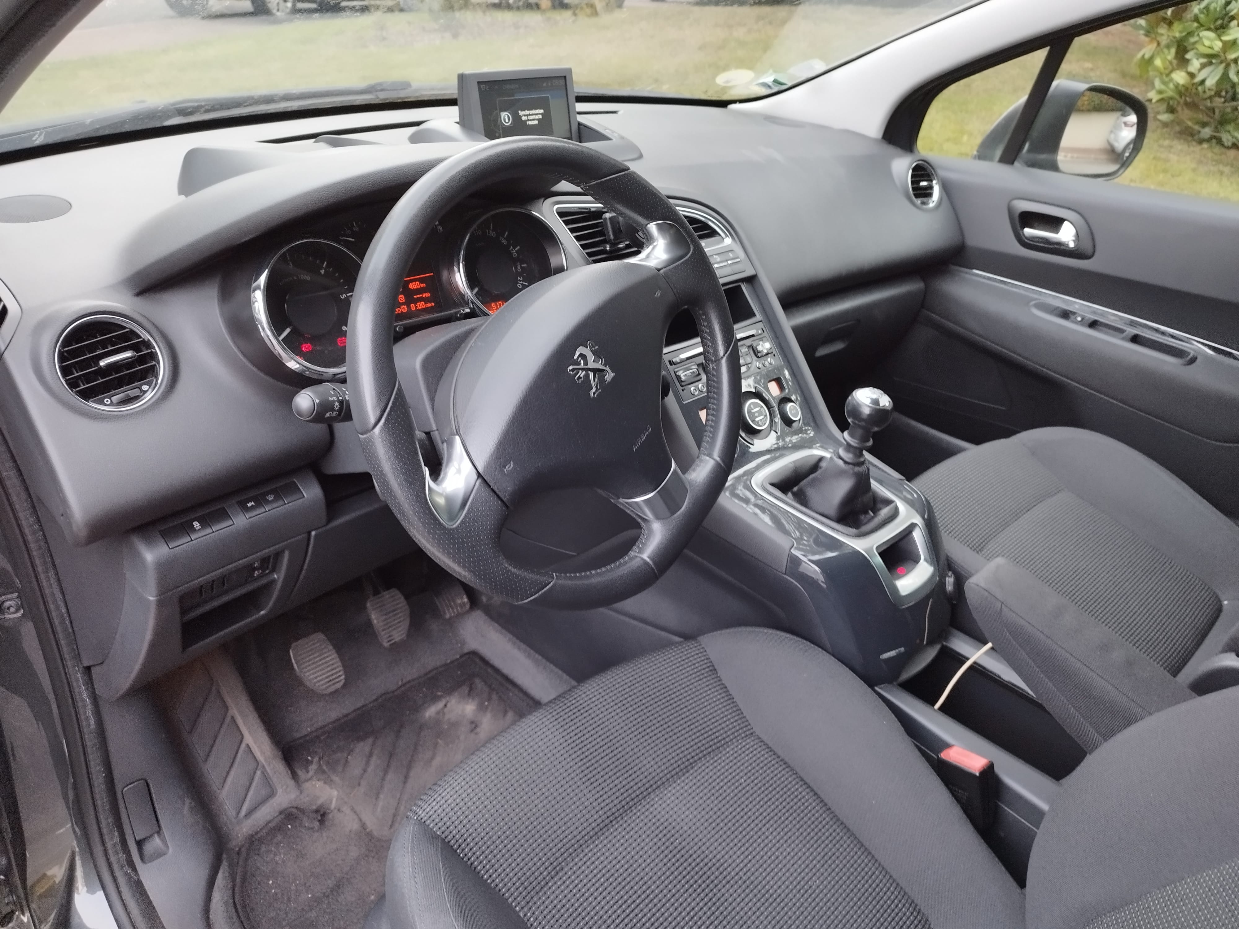 Peugeot 5008 avec GPS