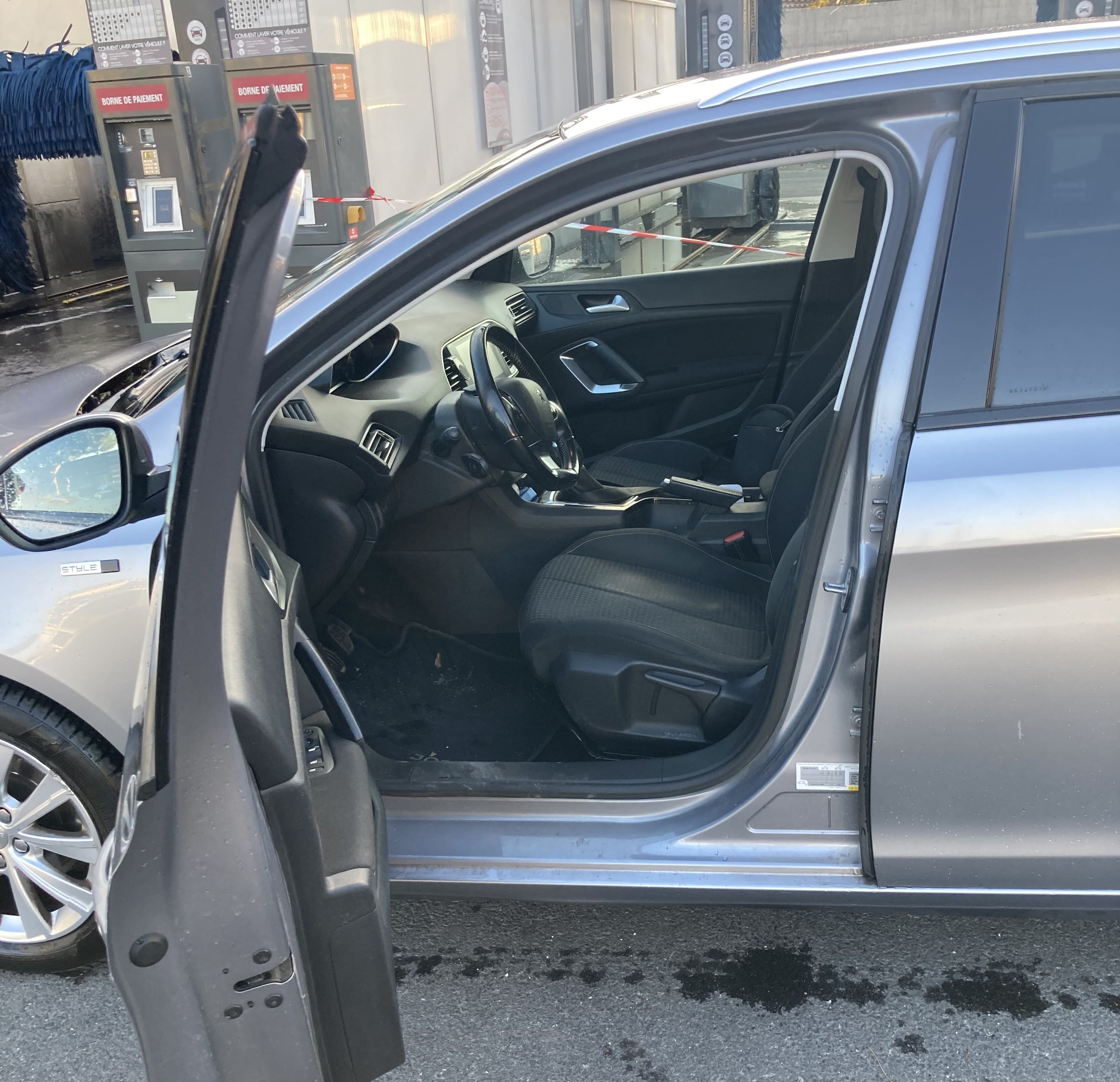 Peugeot 308 SW 1.2L avec GPS