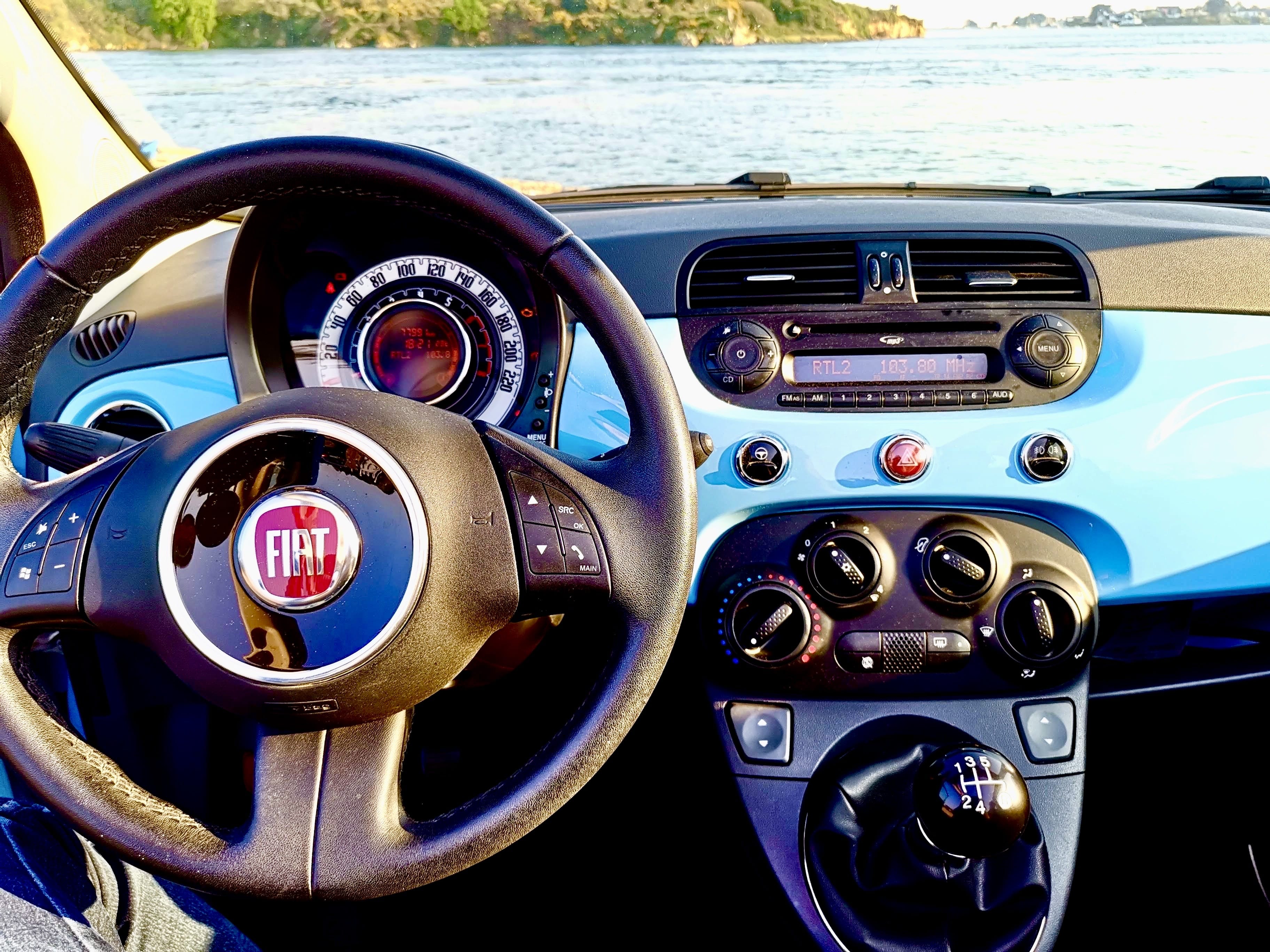 Fiat 500 Version Grand Bleu avec Audio Bluetooth