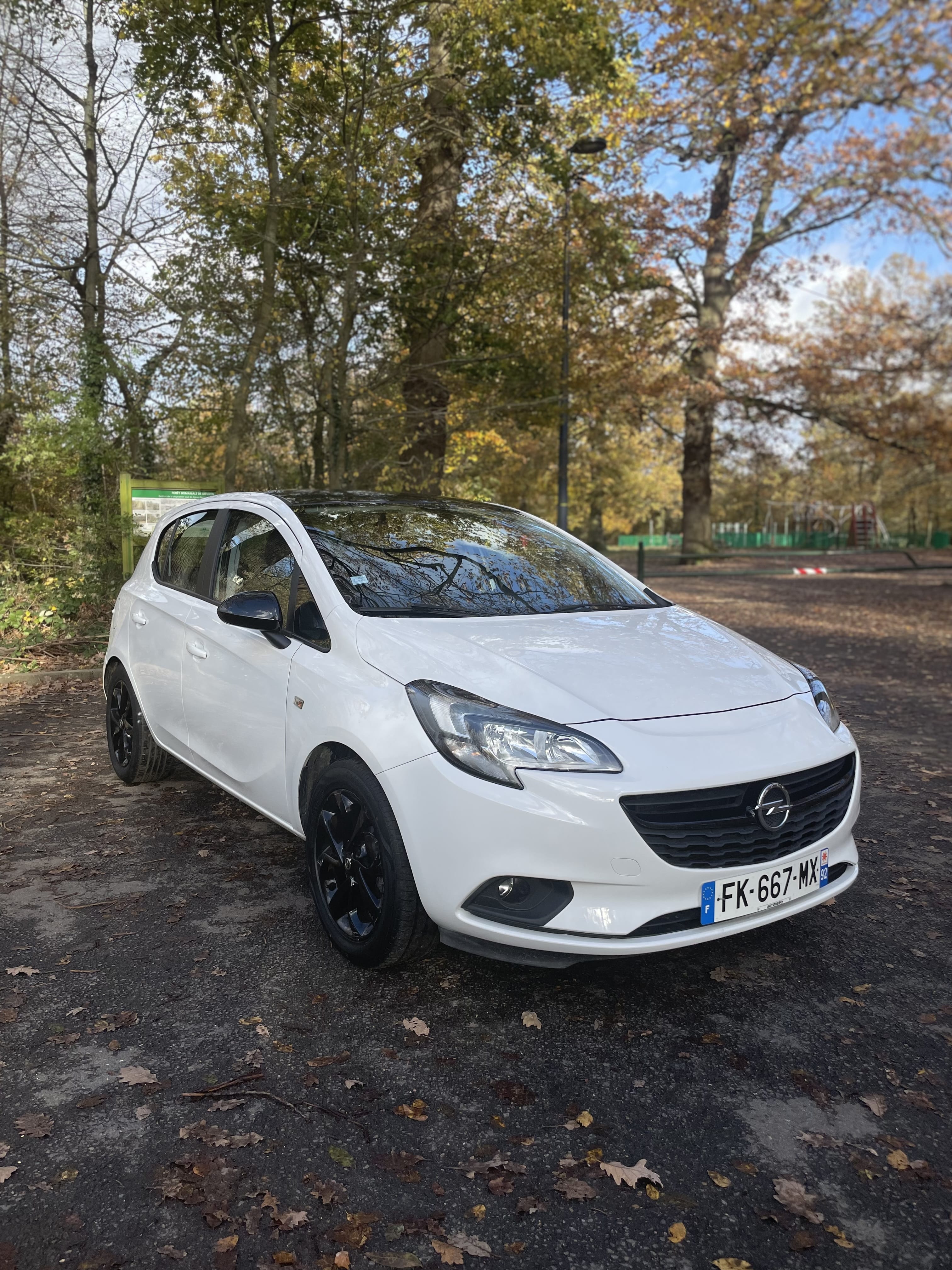 Opel Corsa Black edition avec Siège bébé