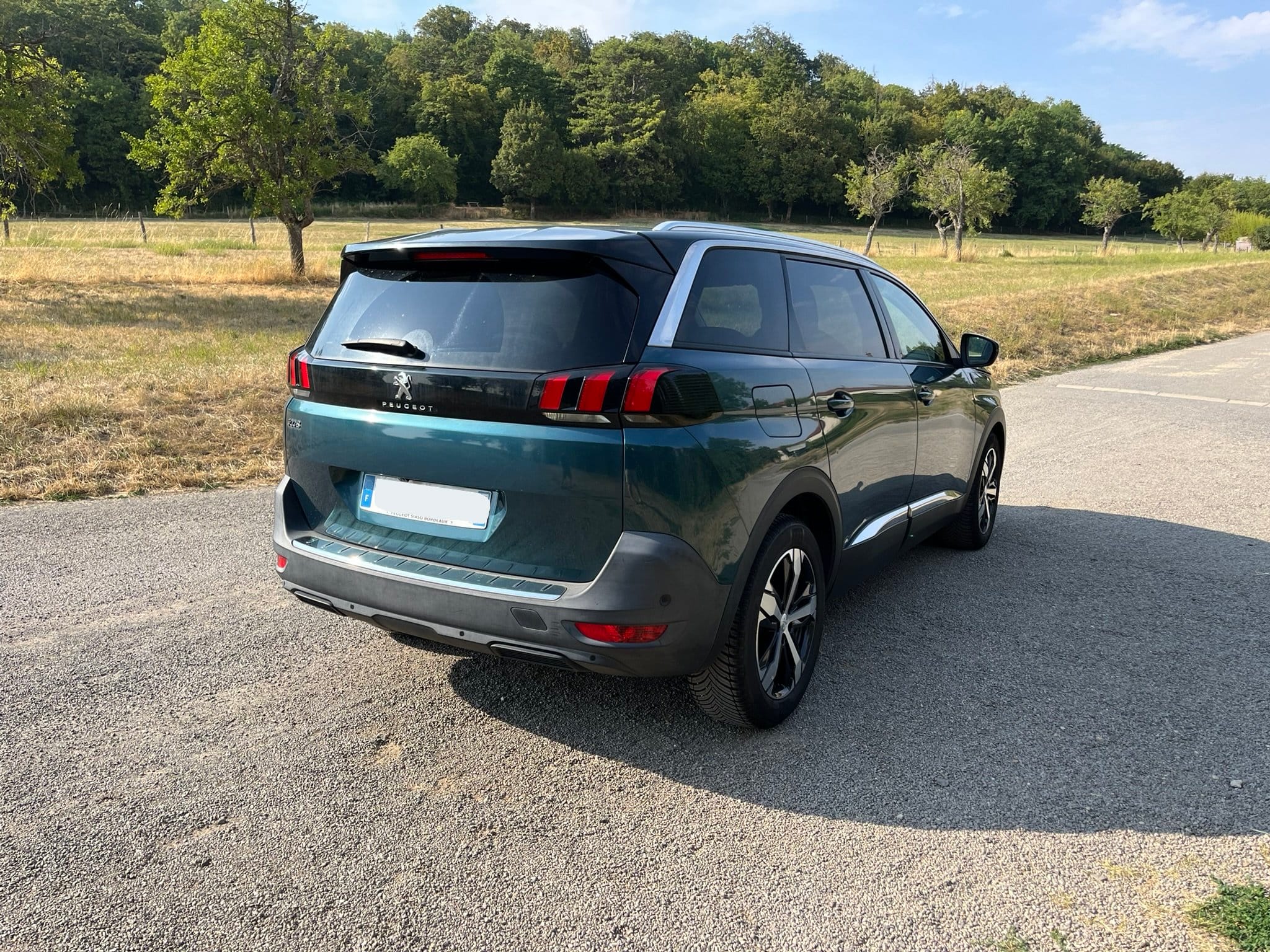 Peugeot 5008 avec GPS