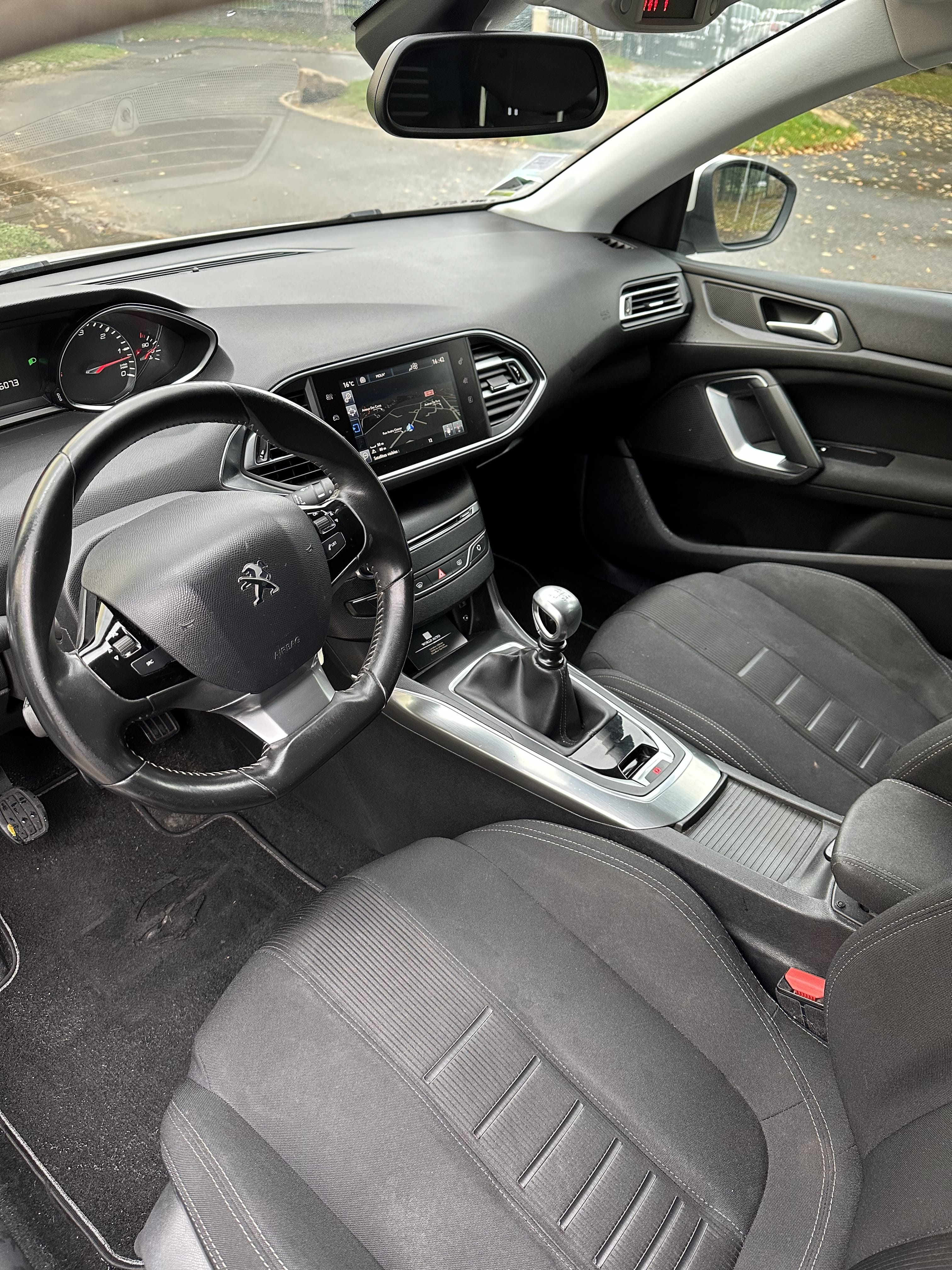 Peugeot 308 avec GPS