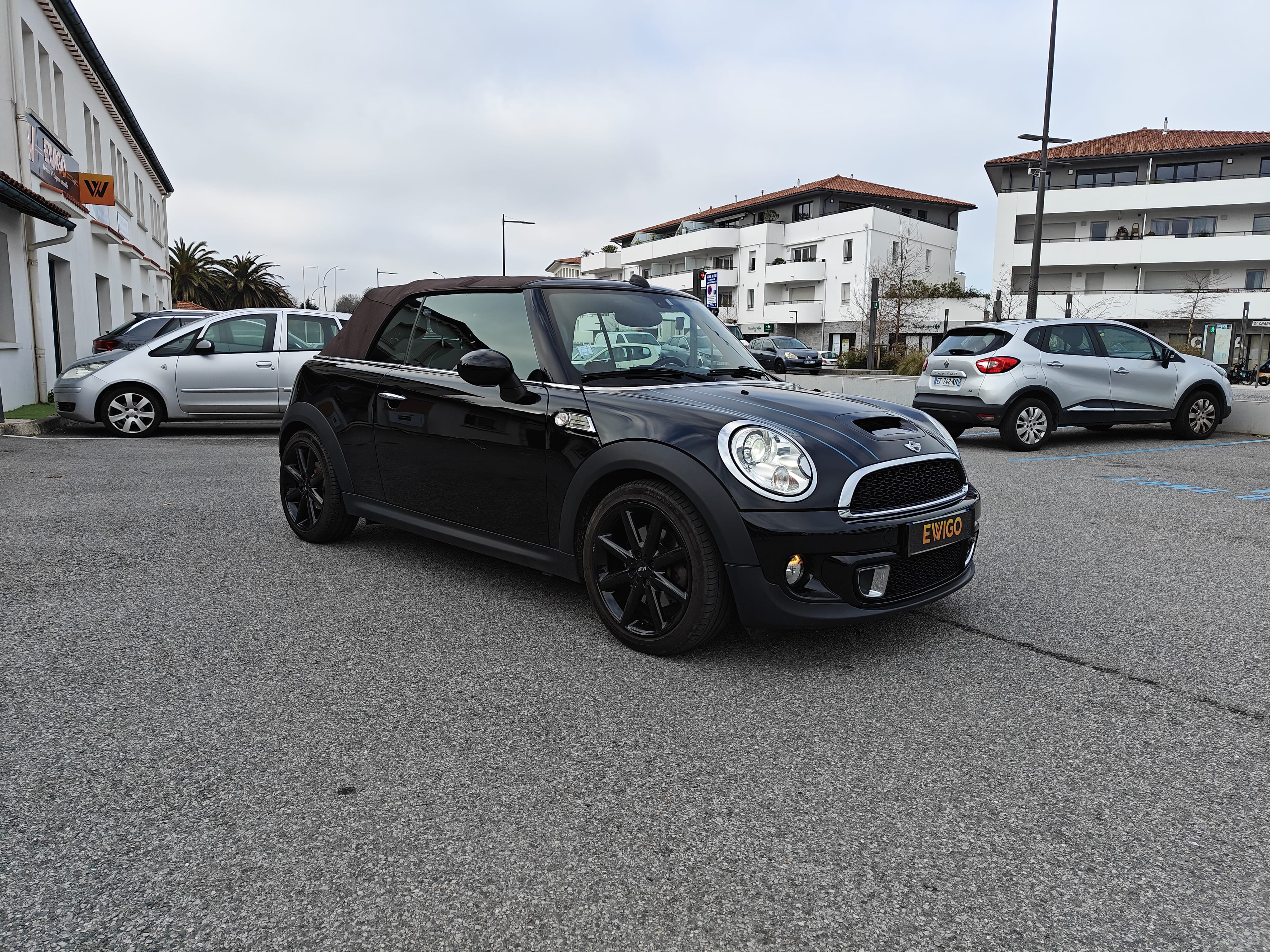Mini Cooper Convertible R57 with Bluetooth audio