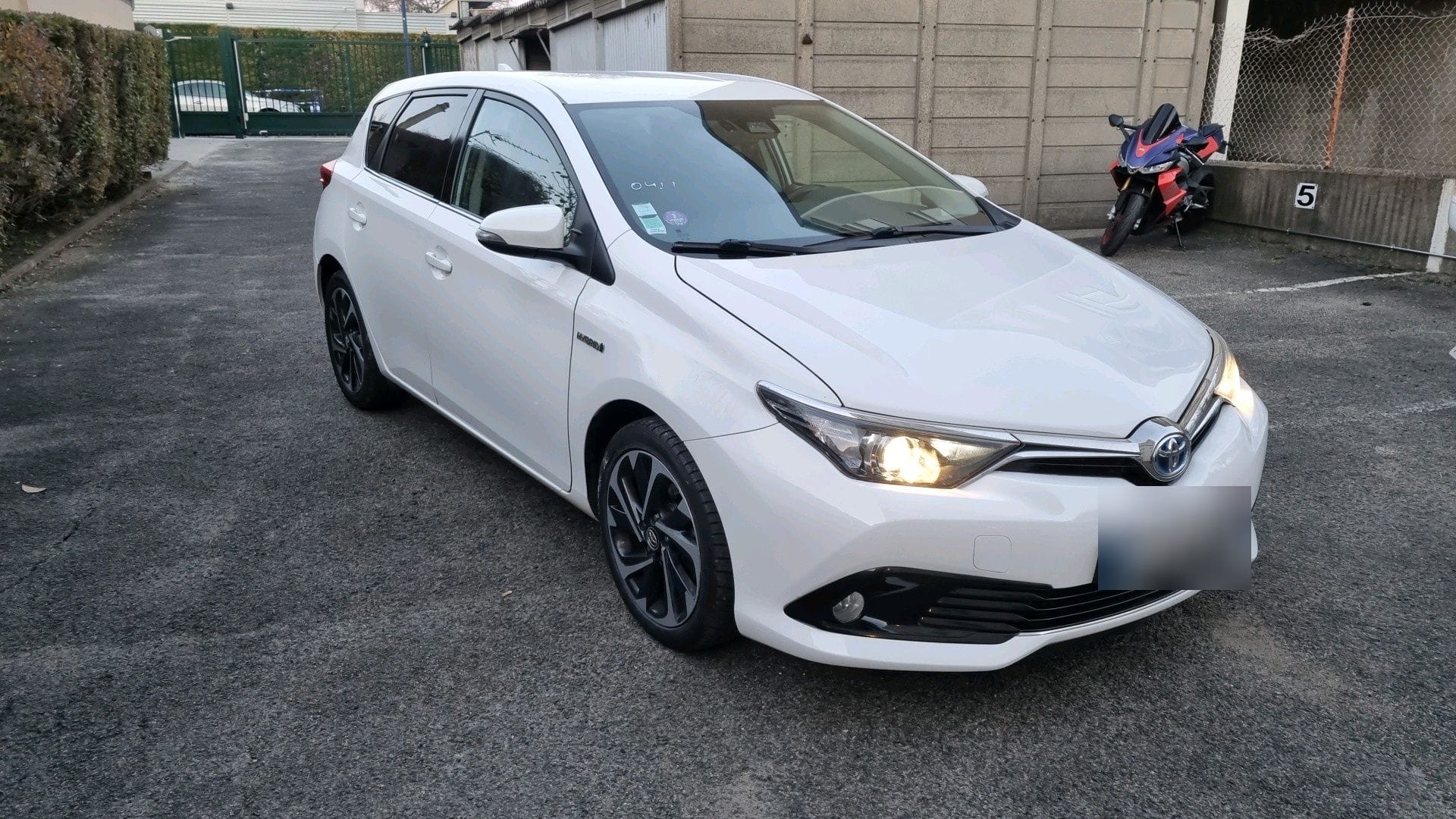 Toyota Auris Hybride, 2018, Essence 95 / Électrique (hybride), automatique