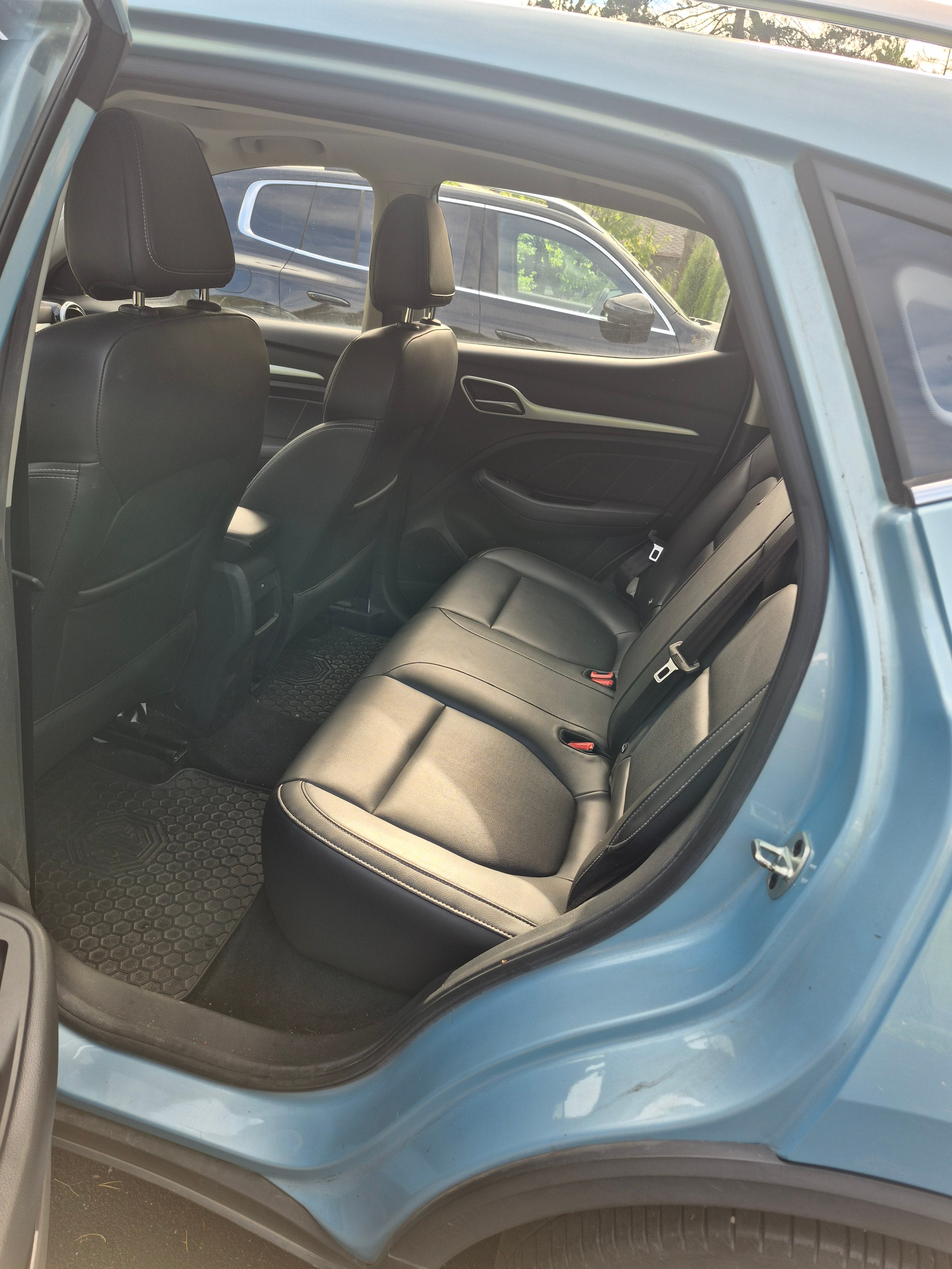 MG ZS EV med GPS