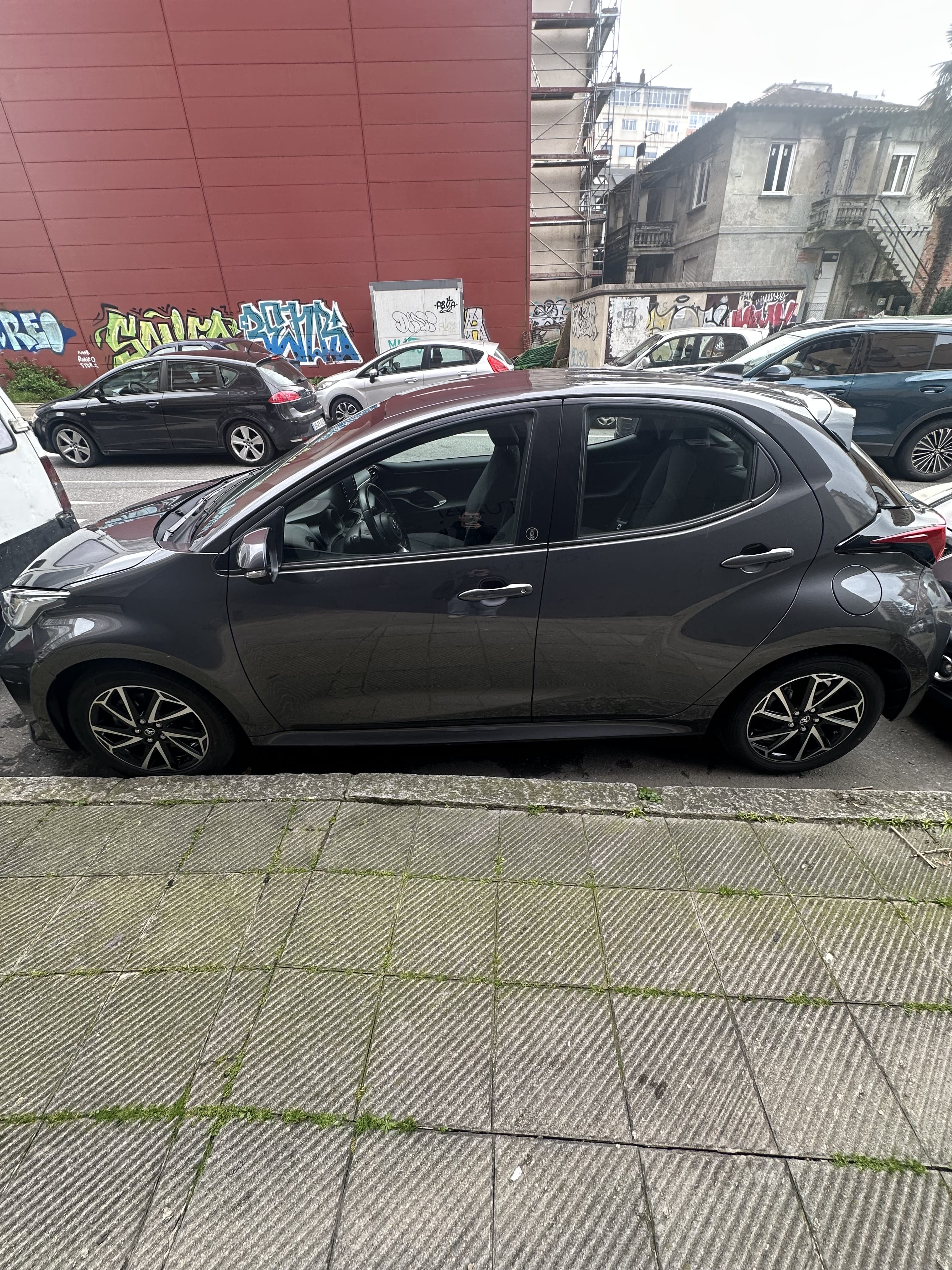 Toyota Yaris Híbrido con Aire acondicionado