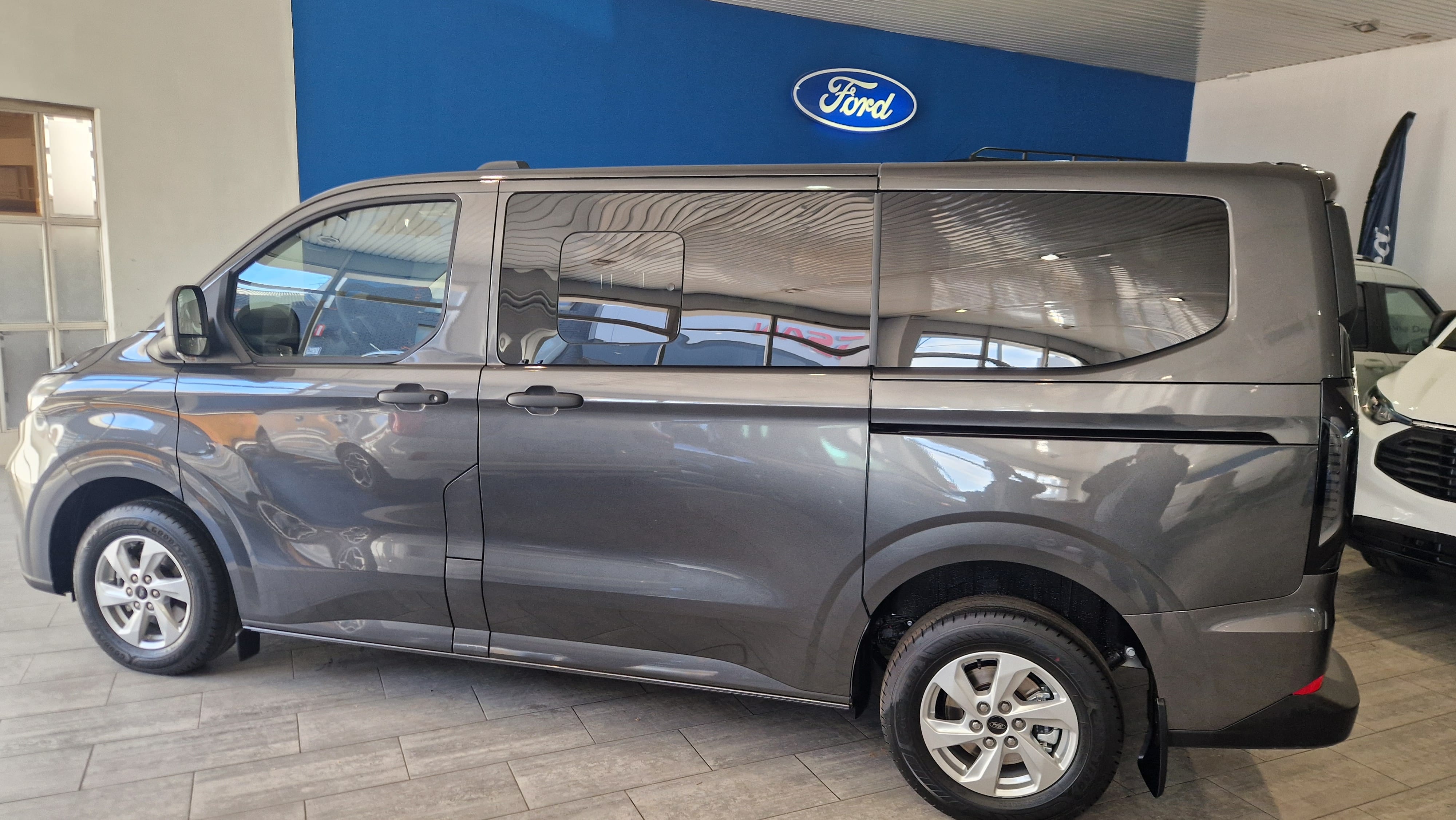 Ford Transit Custom Kombi, 2025, Diesel, 9 Sitze und mehr