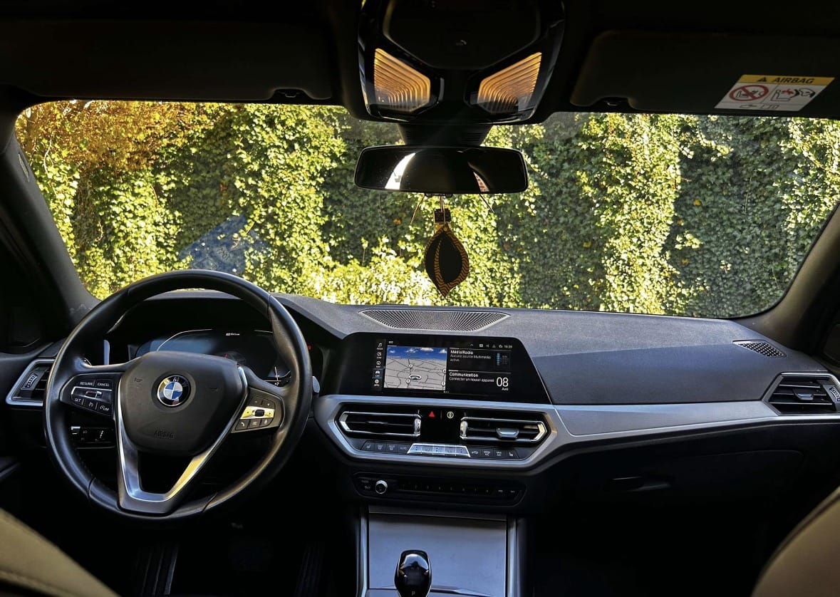 BMW Série 3, 2019, Euro 95 (E10) / Electric (hybrid), automatic