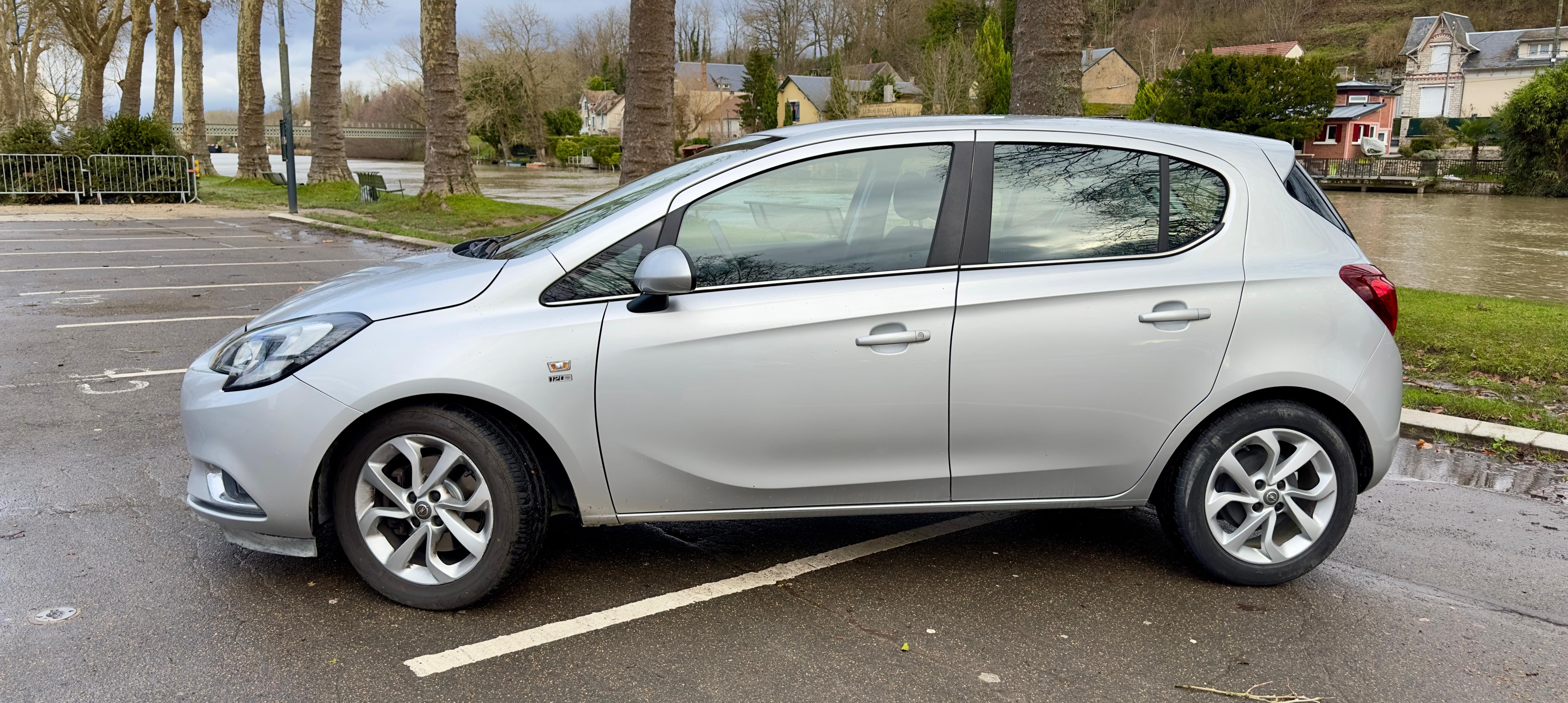 Opel Corsa F avec Climatisation