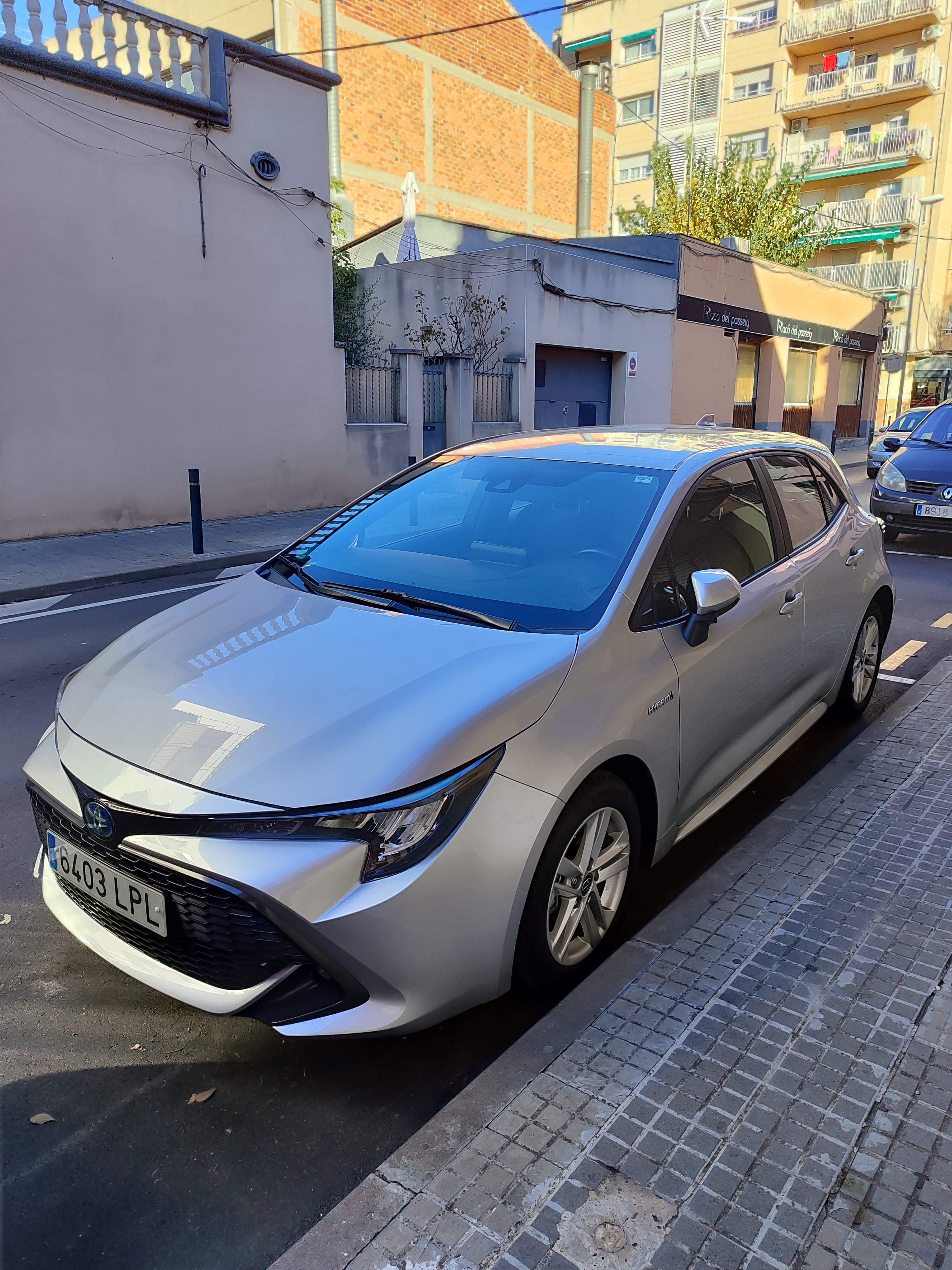Toyota Corolla, 2021, Gasolina 95 / Eléctrico (híbrido), Automático