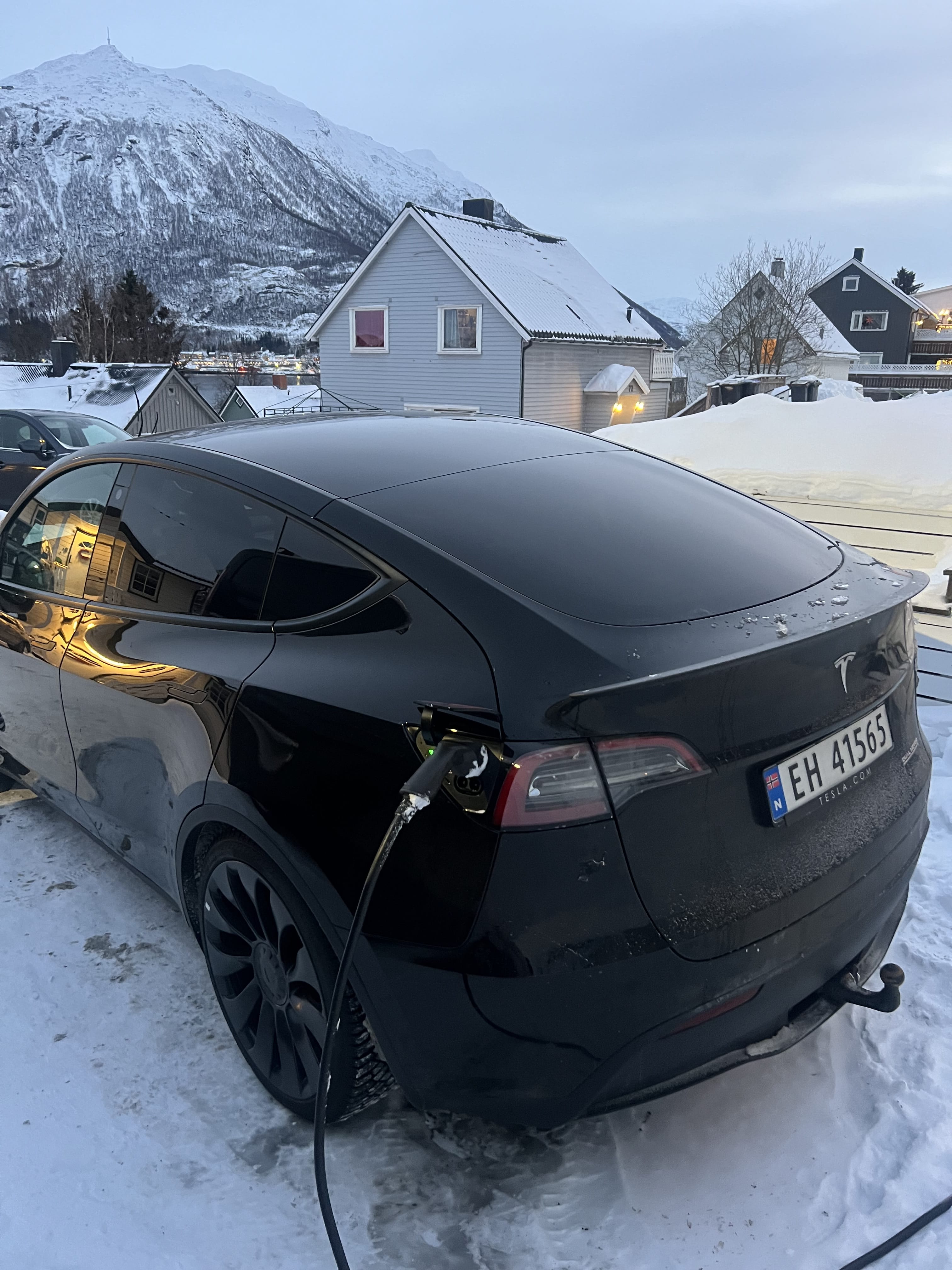 Tesla Model Y Performance med GPS