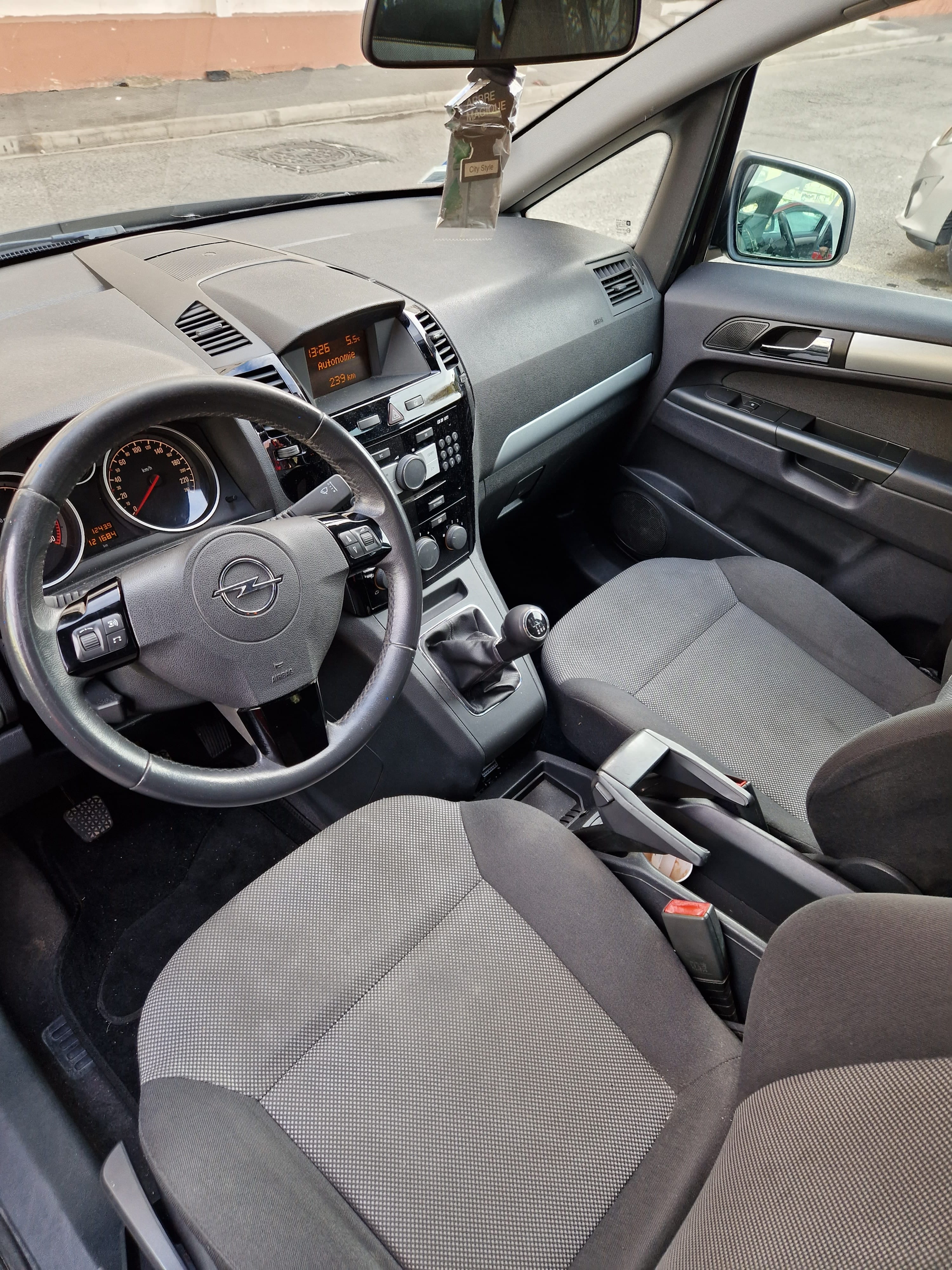 Opel Zafira 7 places avec Entrée audio / iPod