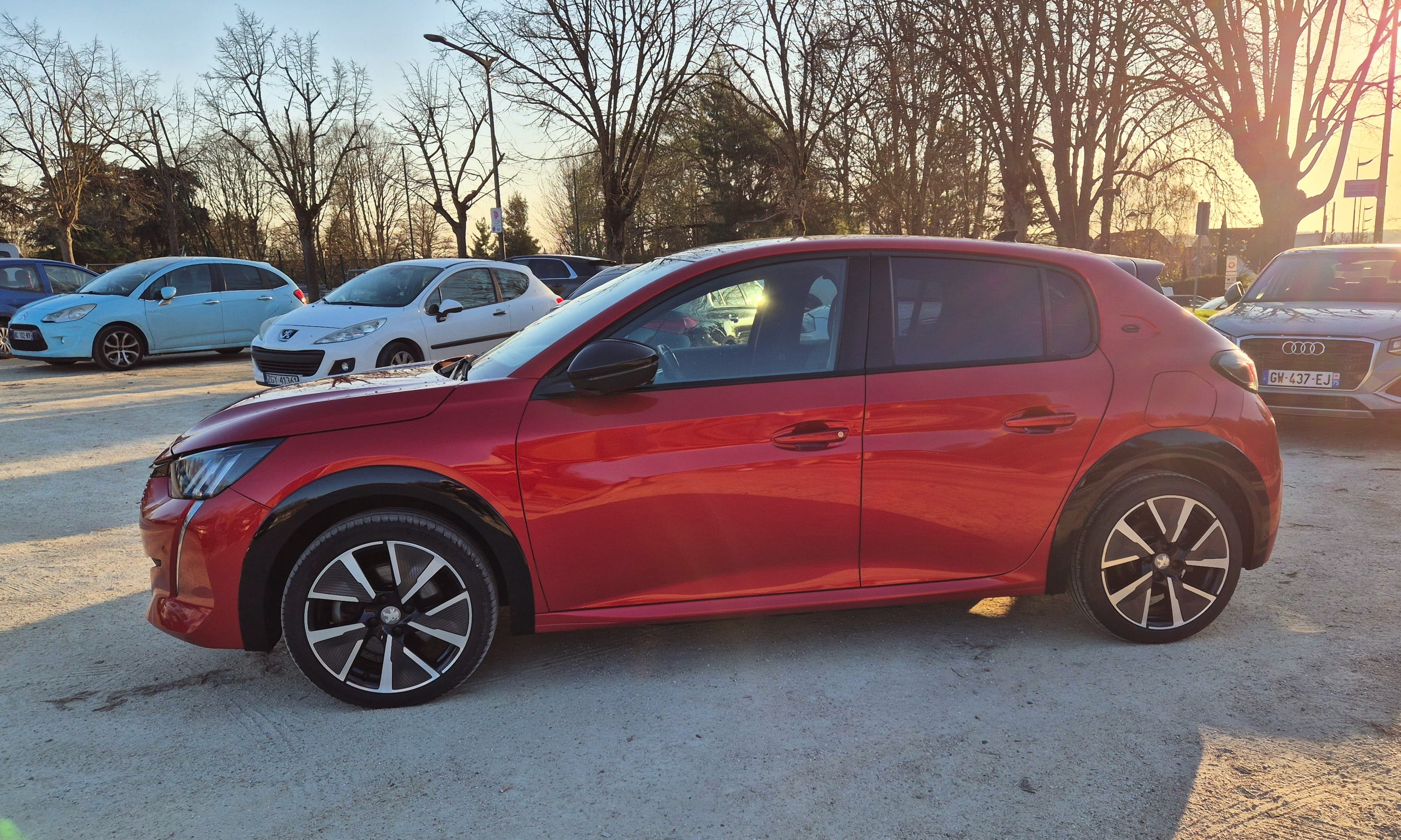 Peugeot e-208 GT avec Climatisation