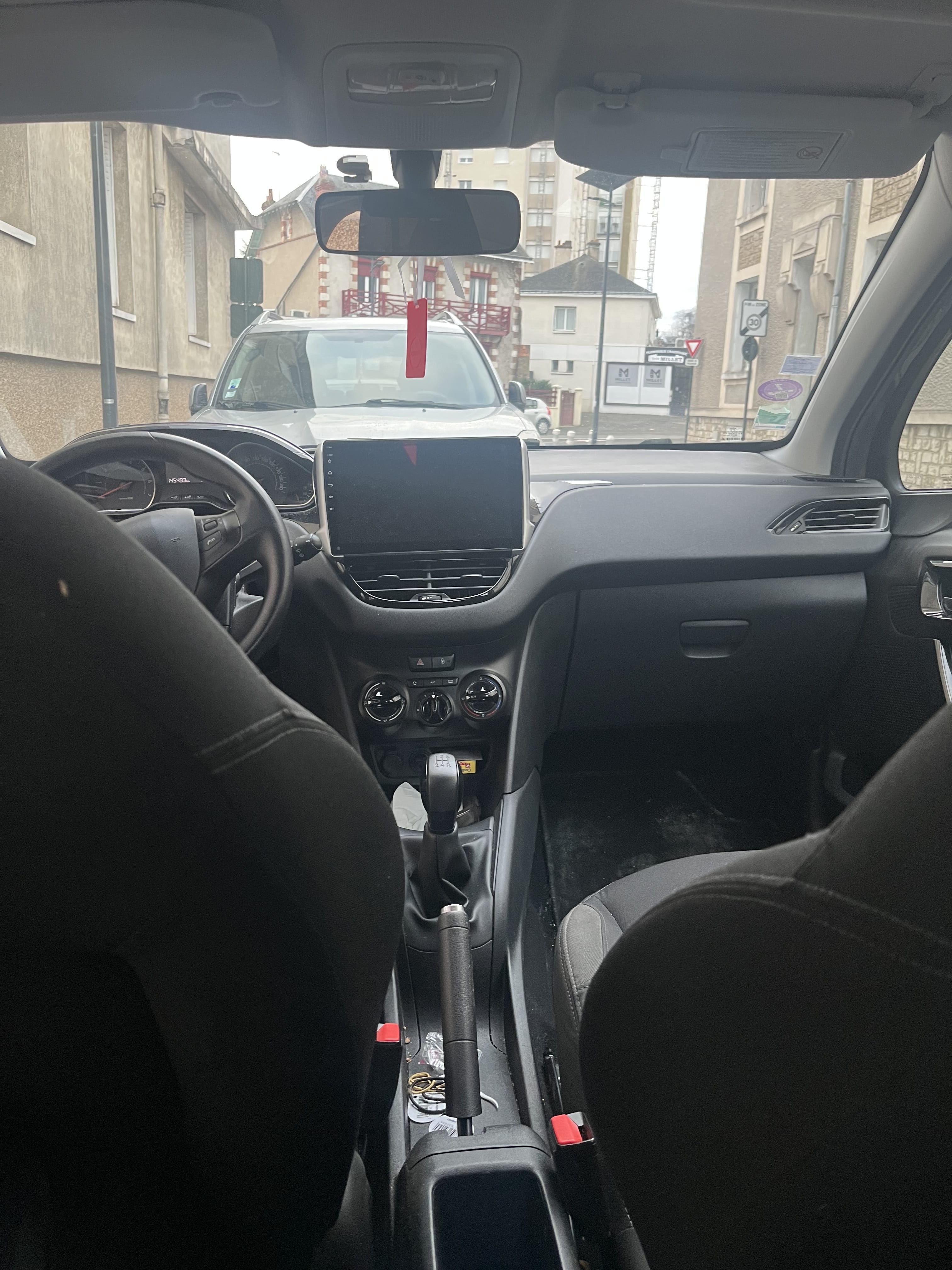 Peugeot 208 avec Apple CarPlay