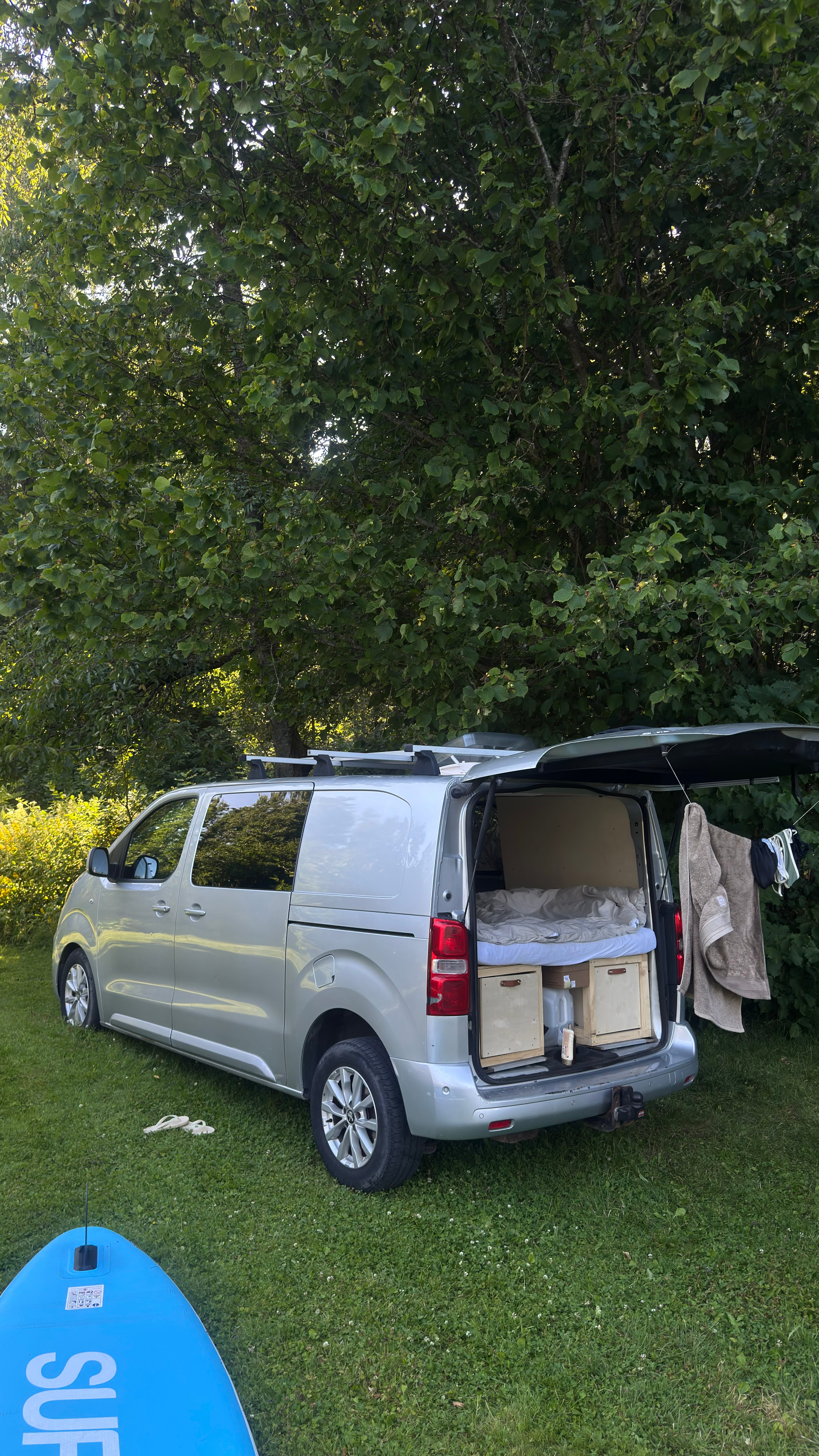 Peugeot Expert 2.0 CAMPER//230V//Kjøleskap//Takluke//Seng med Apple CarPlay