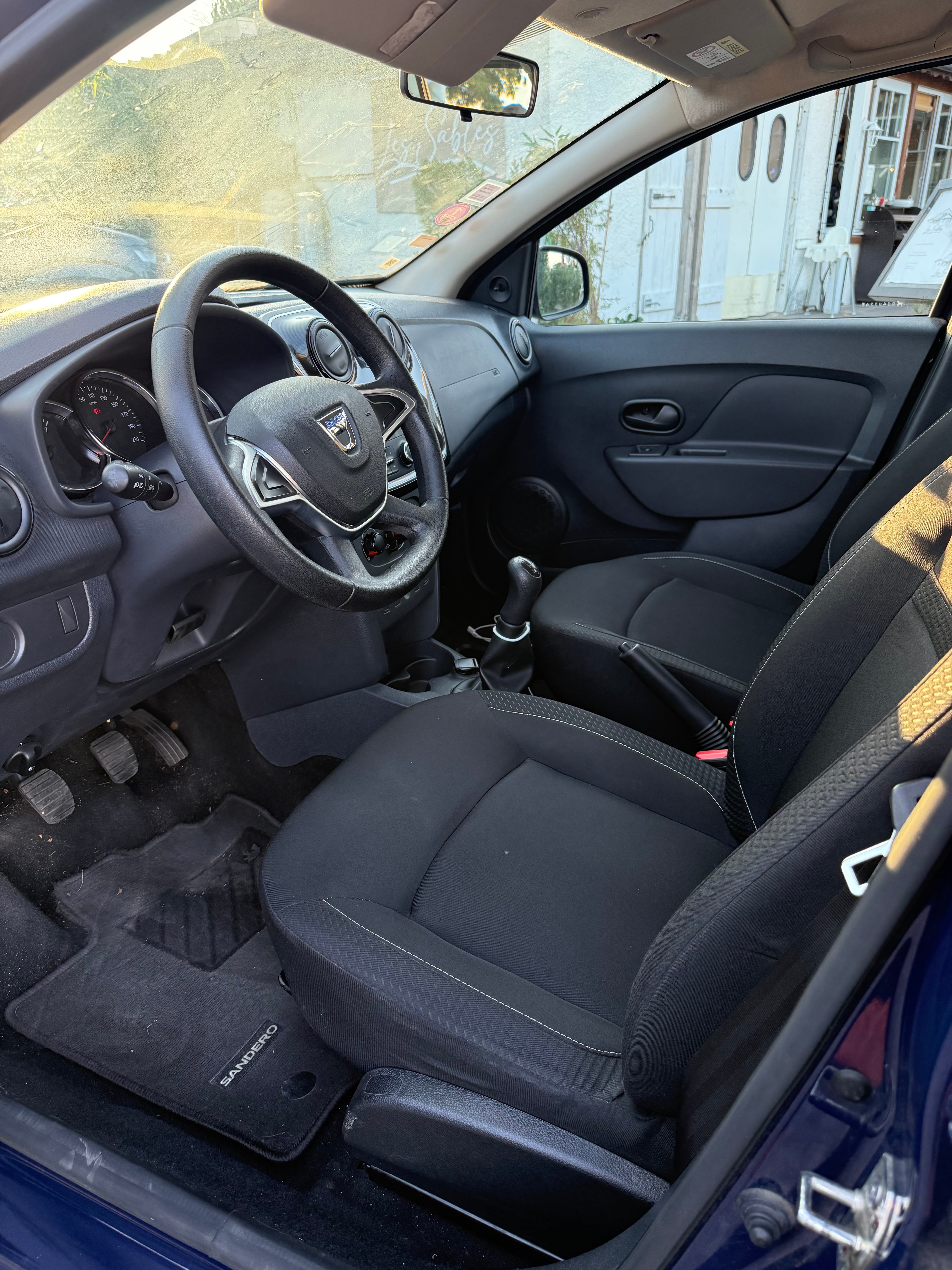 Dacia Sandero avec Entrée audio / iPod